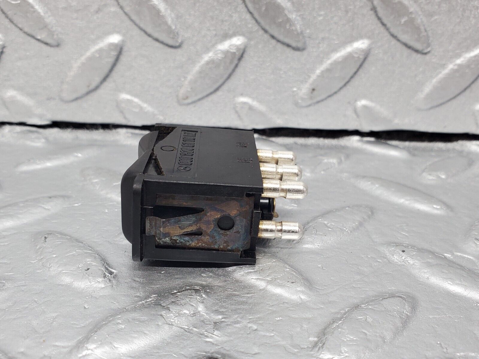 45656 Mercedes-Benz W126 420SE Rear Windscreen Defroster Switch 0008206110