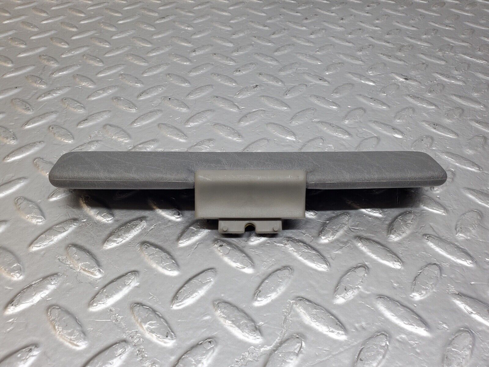 44625 Mercedes-Benz W124 220E Middle Sun Visor Grey