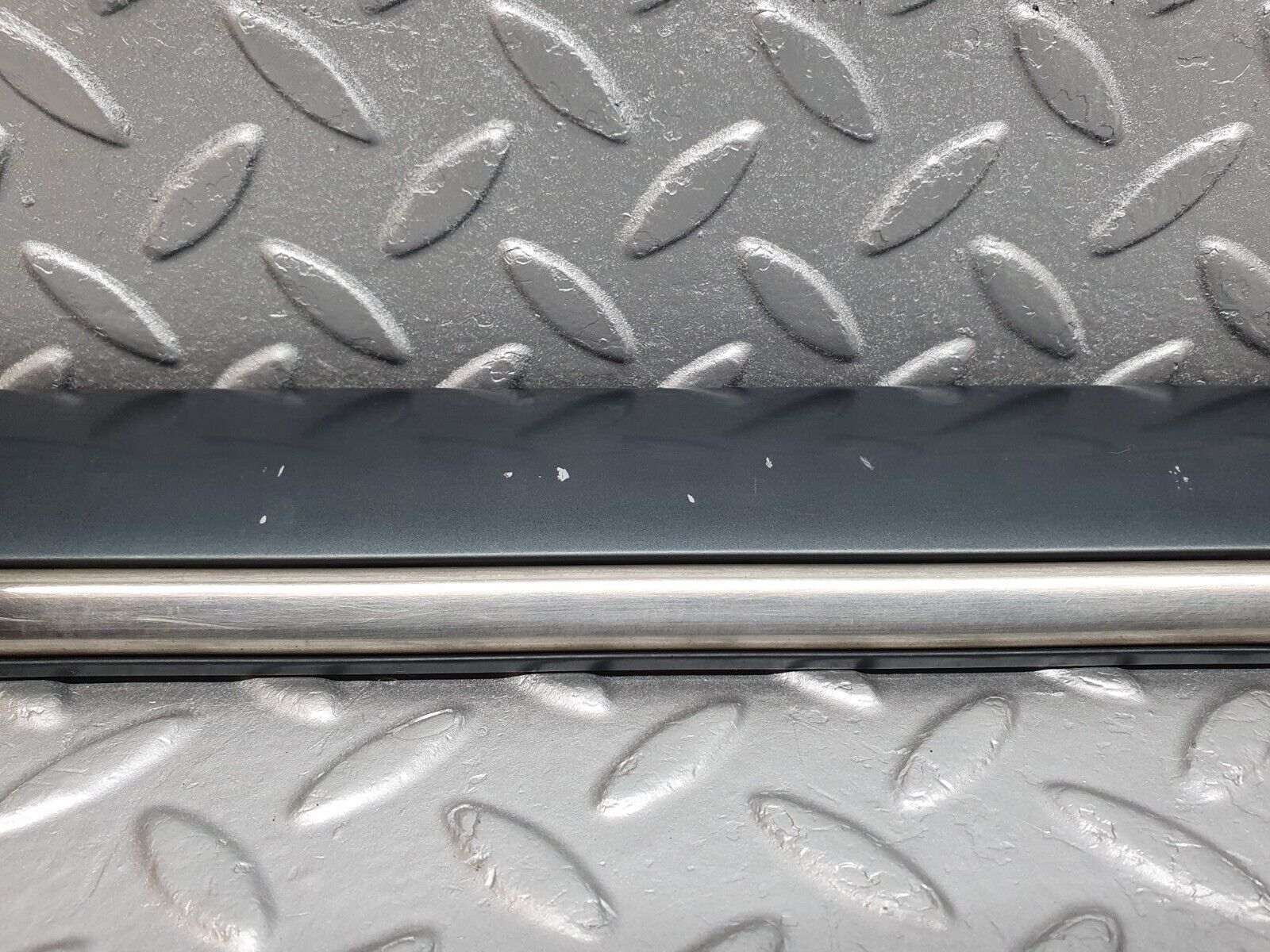 41805 Mercedes-Benz W202 C200 Front Left Door Centre Moulding Trim 2026909362