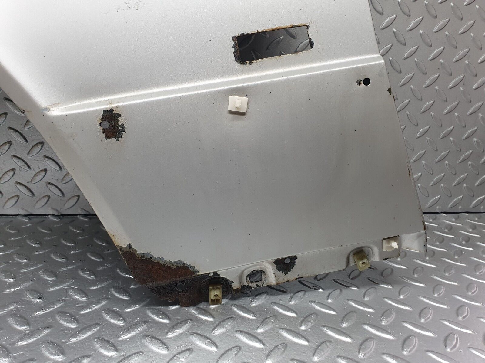 42876 Mercedes-Benz W201 190 2.0L Front Left Wing Fender