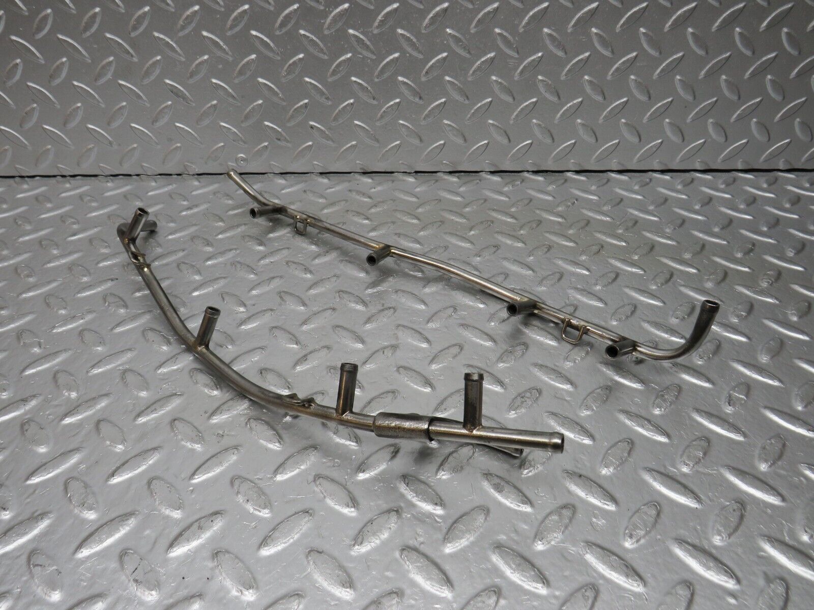 32990 Mercedes-Benz C107 R107 350 V8 Fuel Injection Pipe