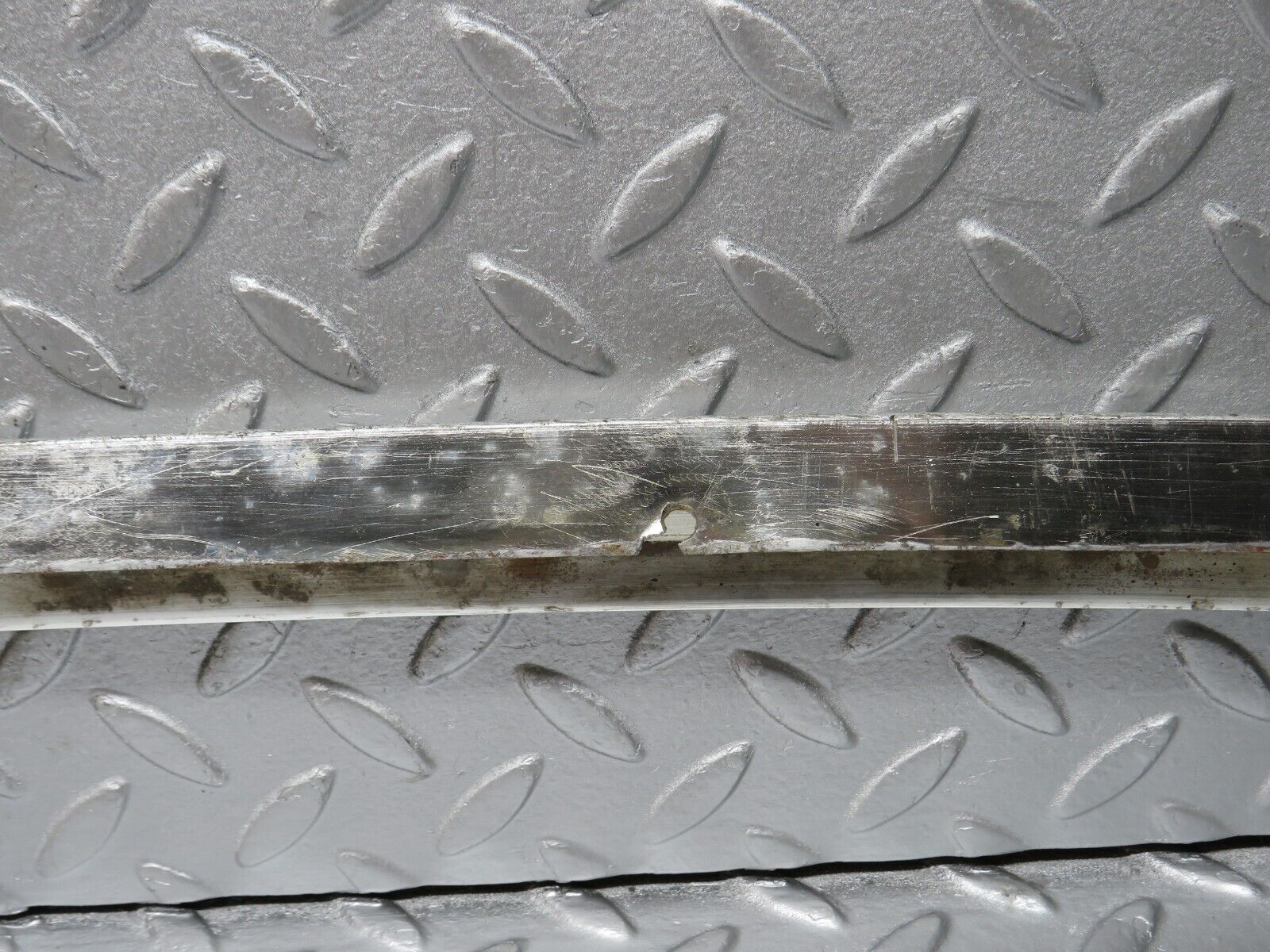 39859 Mercedes-Benz R107 350SL Hardtop Under Windshield Chrome Trim