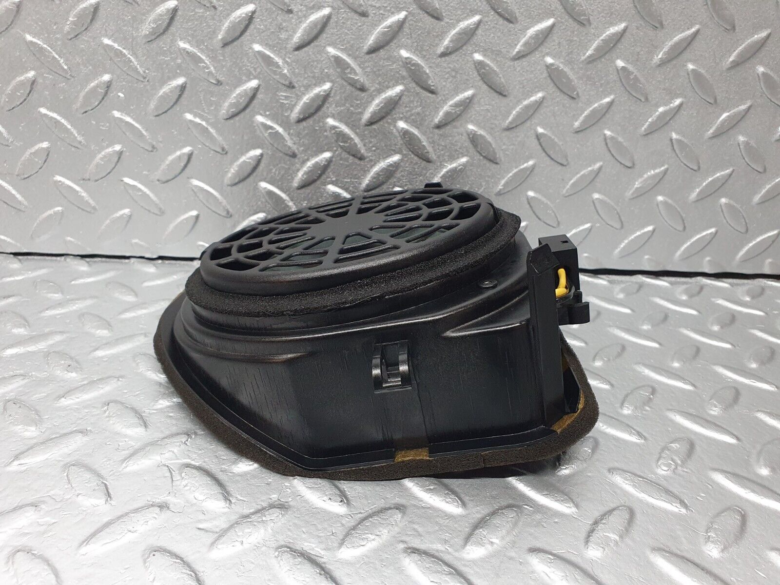 41789 Mercedes-Benz W202 C200 Front Door Loudspeaker Left 2028206902