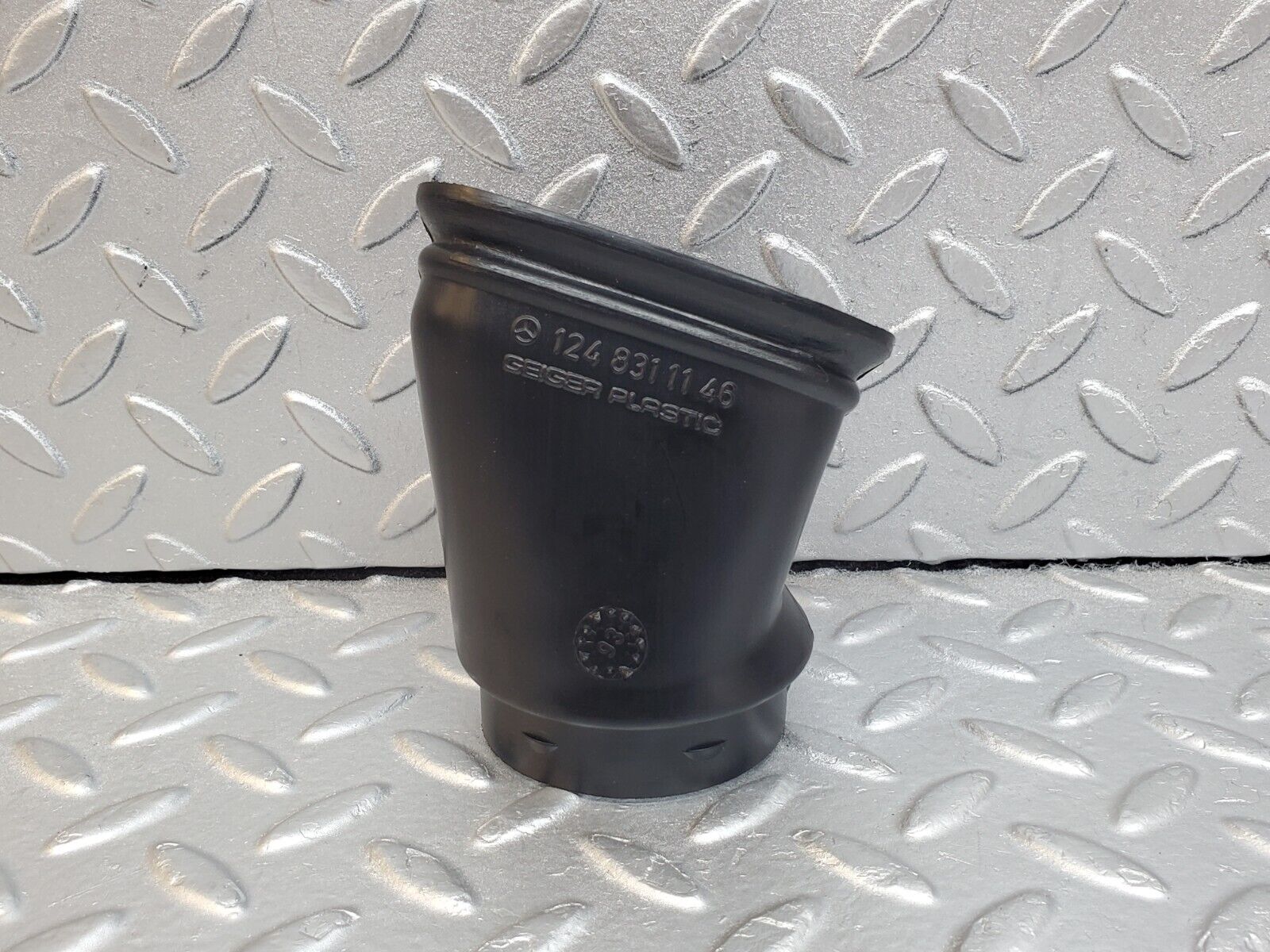 44725 Mercedes-Benz W124 220E Air Duct Left Side 1248311146