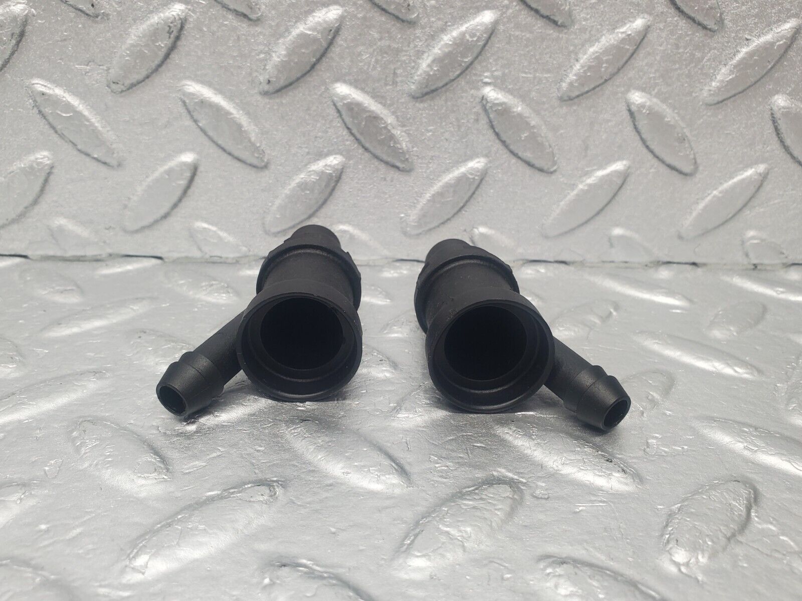 46039 Mercedes-Benz W126 420SE Fuel Injector Holder 2X