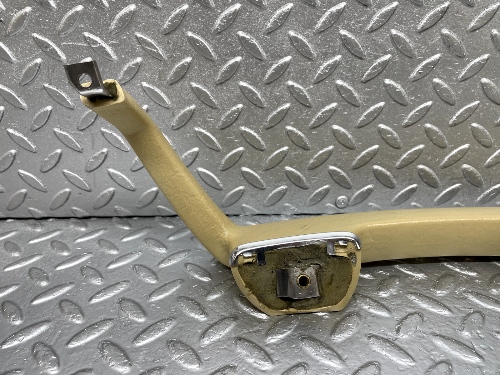 44262 Mercedes-Benz W123 280E Interior Door Handle Beige Left 1239701701