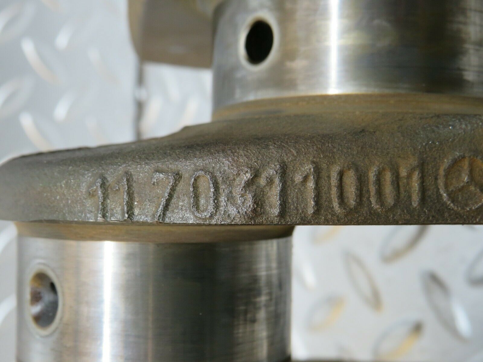 23879 Mercedes-Benz R107 450SL Crankshaft 1170311001