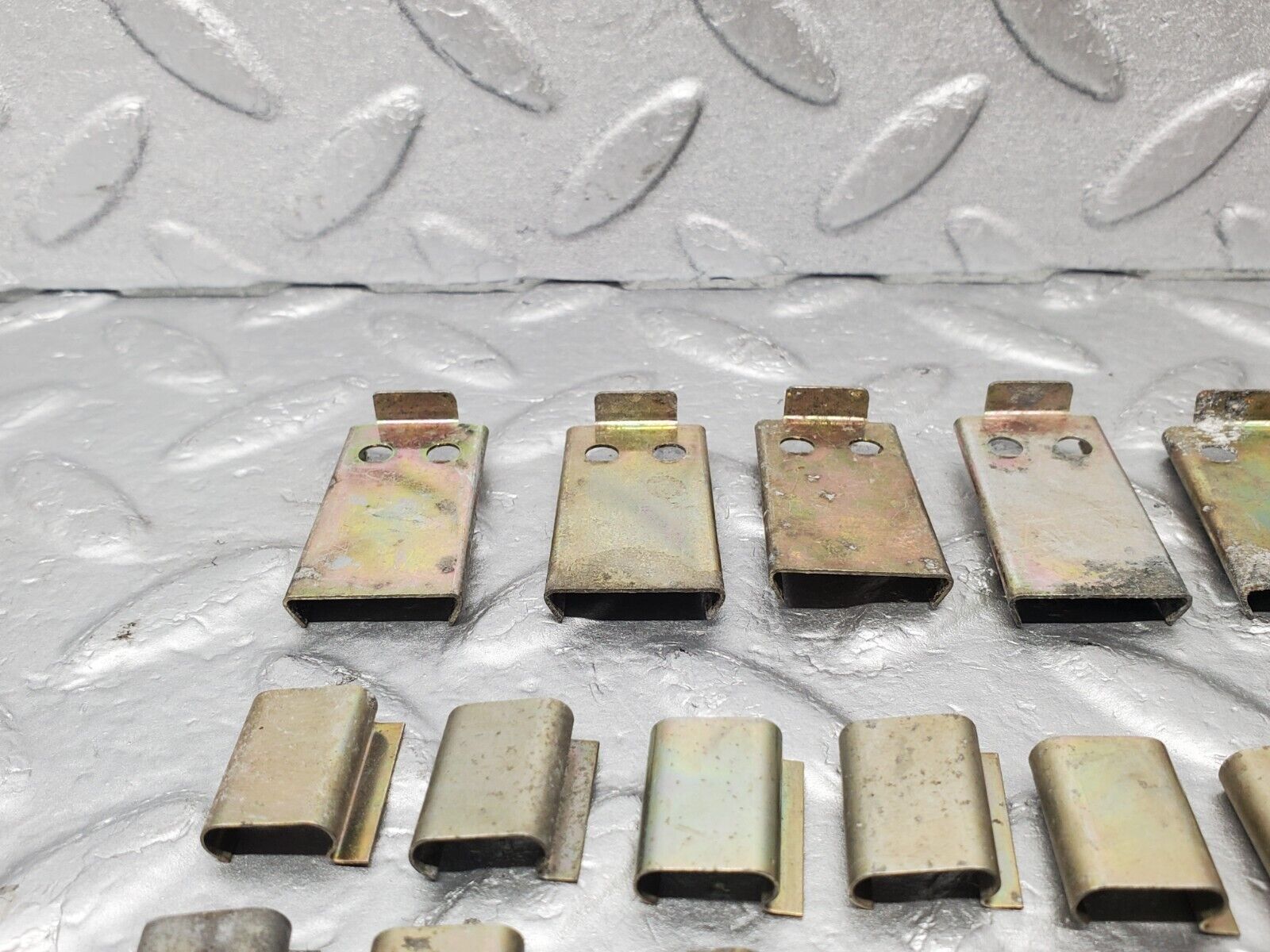 46080 Mercedes-Benz S123 200T Wagon Heater Box Blower Housing Clips