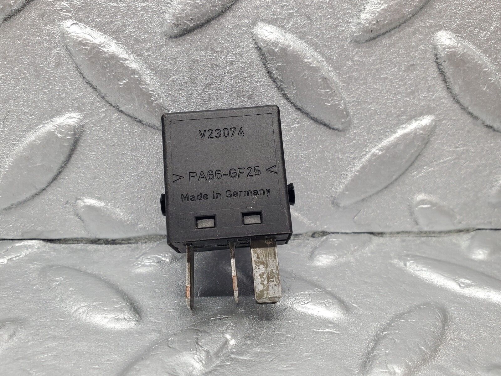 46920 Mercedes-Benz R129 320SL Coupe Indicator Relay 0025421119