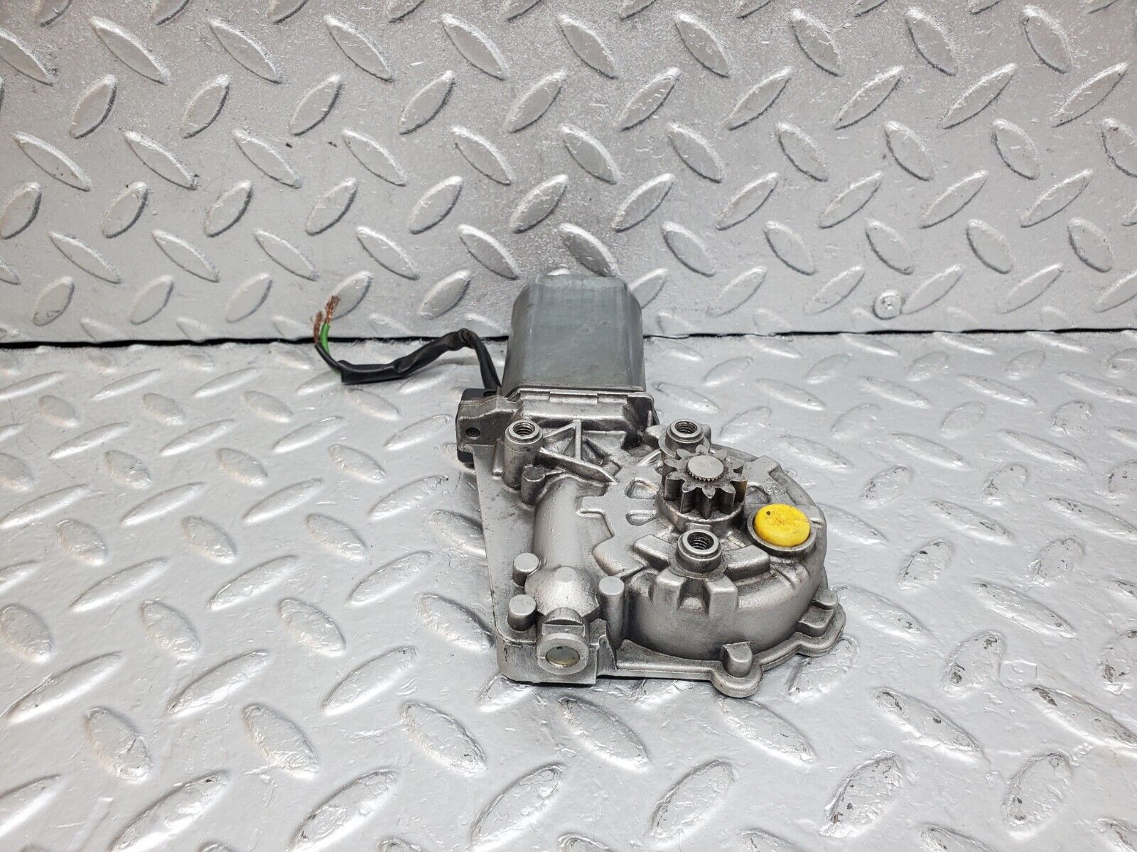 44795 Mercedes-Benz W124 220E Window Regulator Motor Right Bosch 0130821285