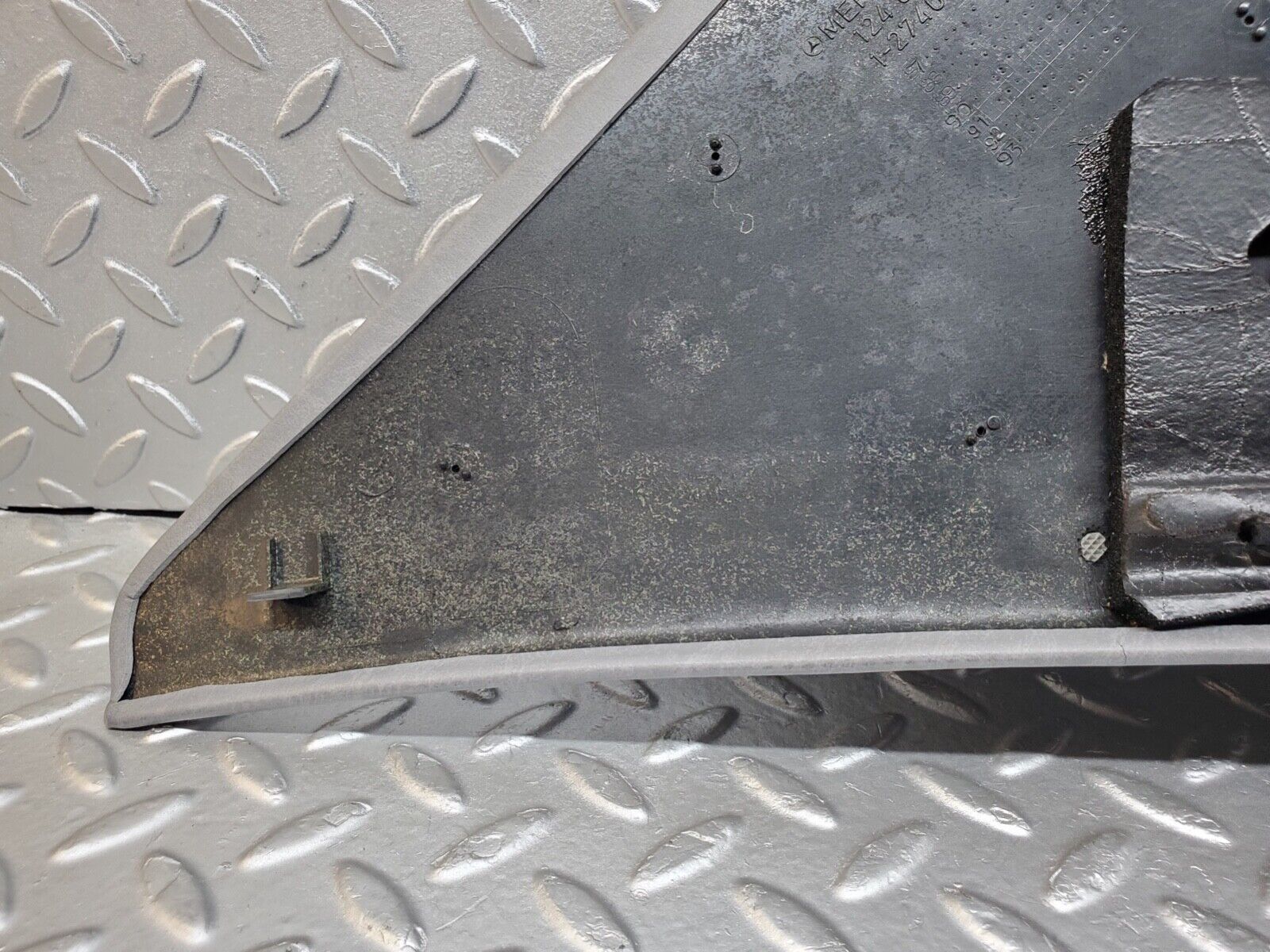 44638 Mercedes-Benz W124 220E C Pillar Cover Panel Left Side Grey 1246950730