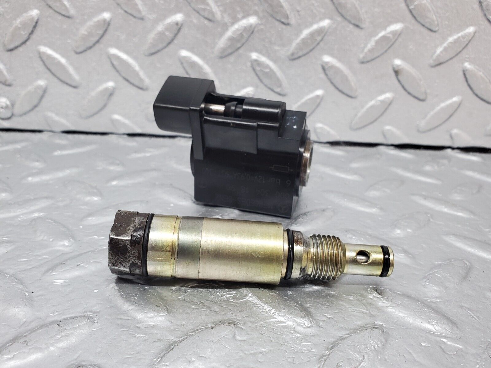 44812 Mercedes-Benz W124 220E Automatic Gearbox Solenoid Valve 0003041890