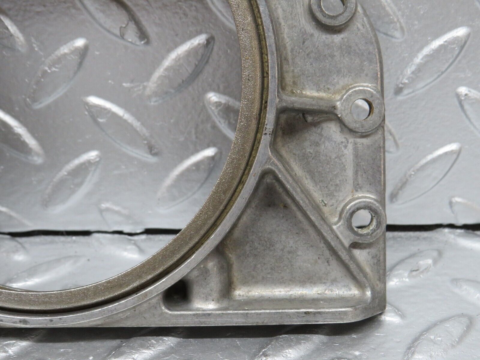 32760 Mercedes-Benz C107 R107 350 V8 Crankshaft Rear Sealing Cover 1160110608