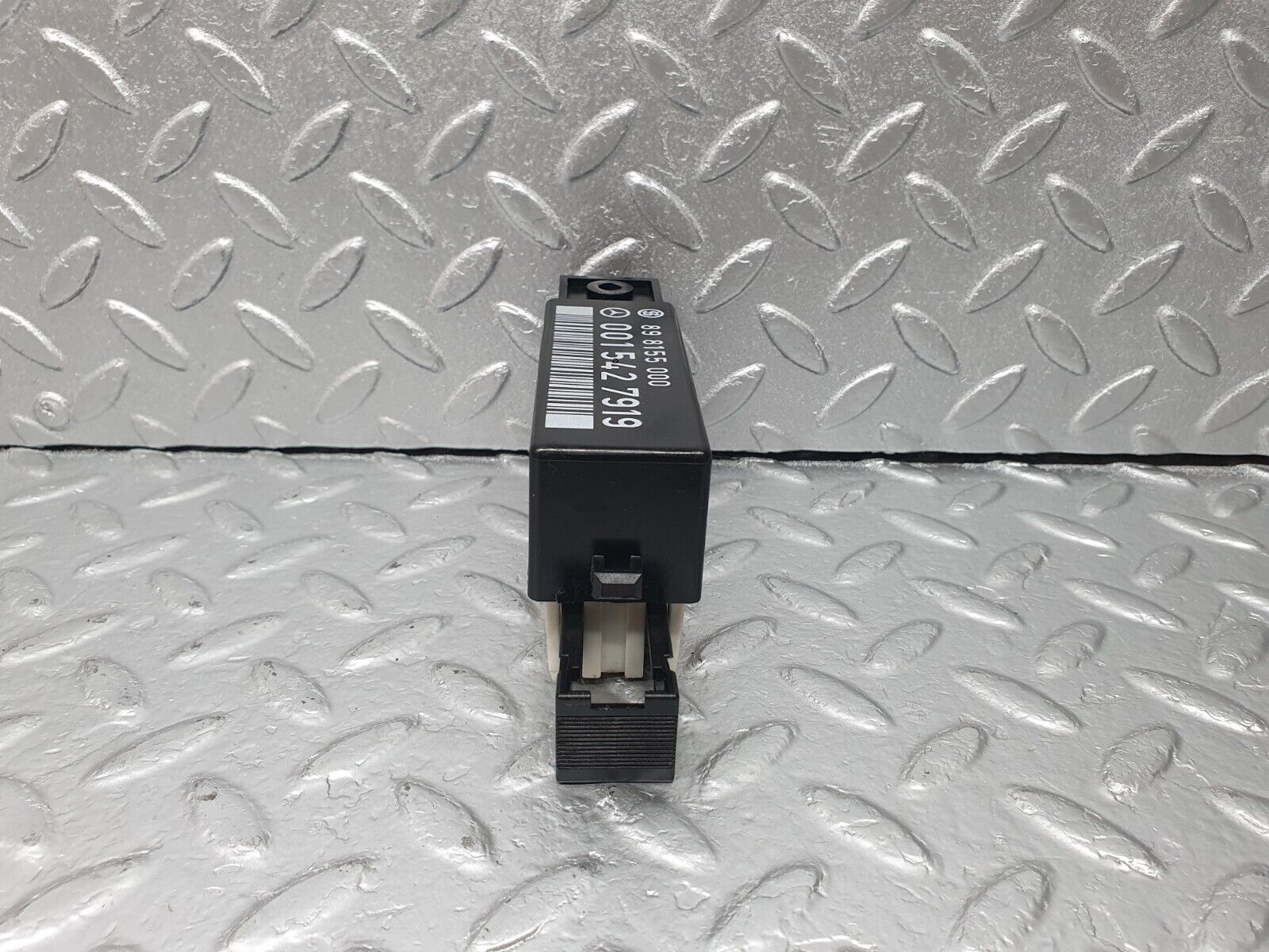 42241 Mercedes-Benz R129 320SL Coupe Windscreen Wiper Relay 0015427919 0175456128