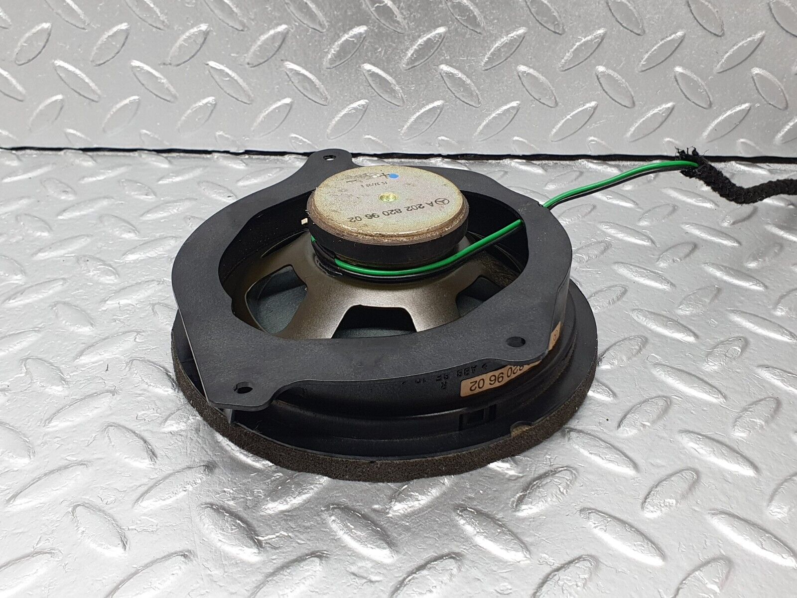 41810 Mercedes-Benz W202 C200 Front Door Loudspeaker Right 228209602