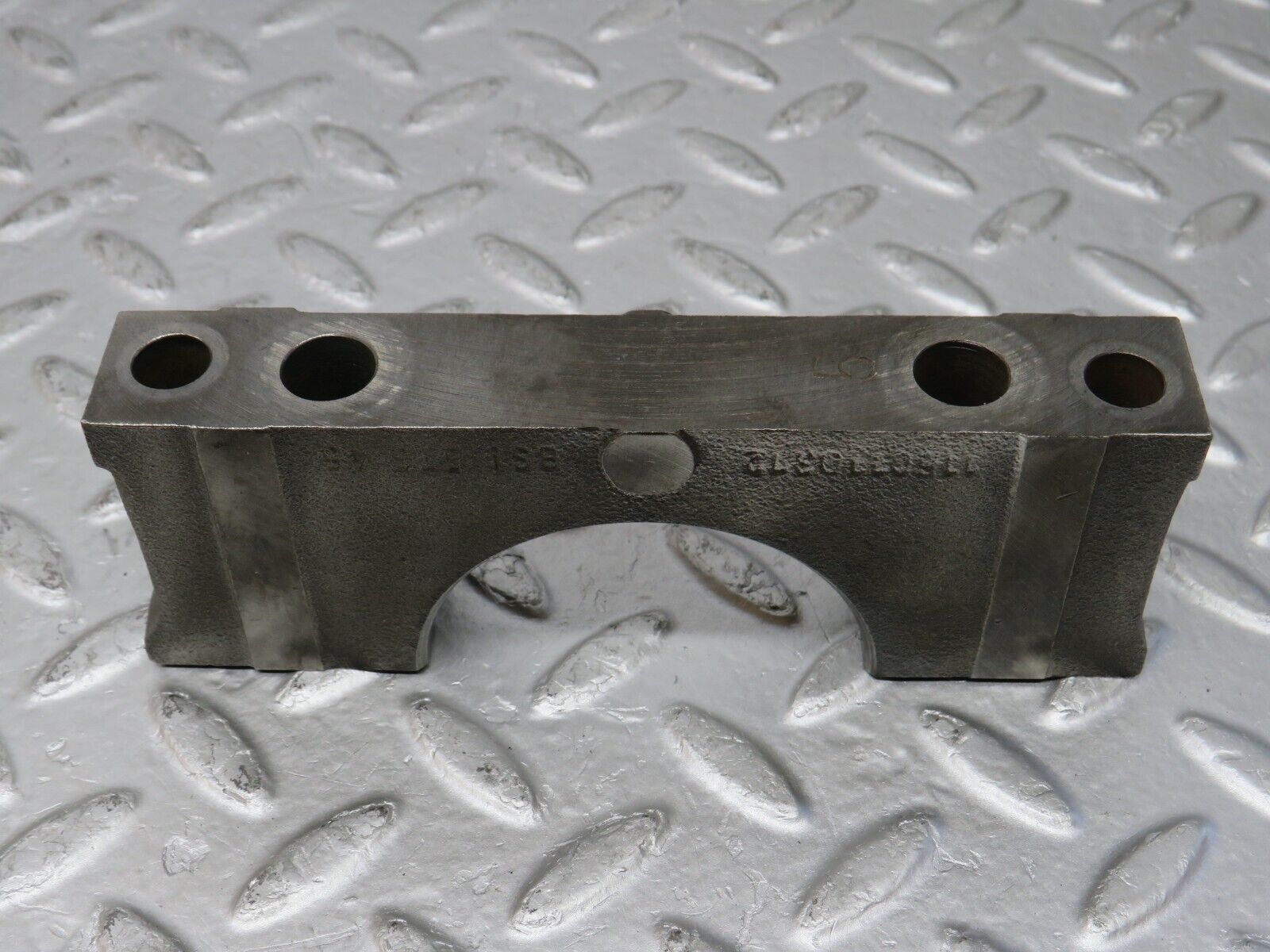 32870 Mercedes-Benz C107 R107 350 V8 Crankshaft Bearing Block 1160110312