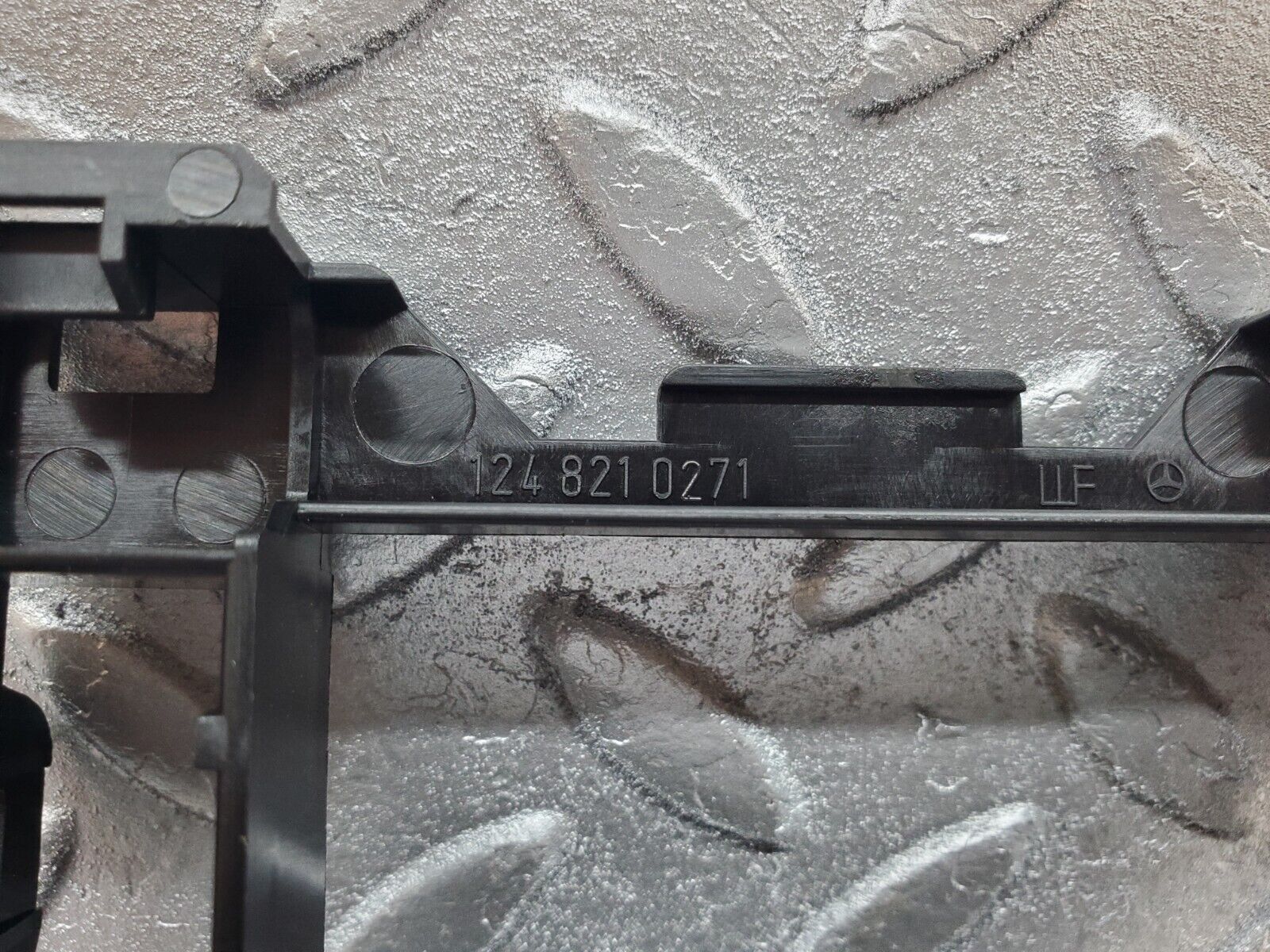 44669 Mercedes-Benz W124 220E Window Regulator Switch Console 1248210271