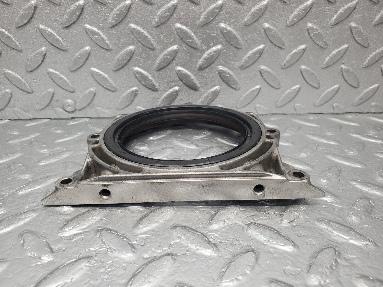 46169 Mercedes-Benz W124 280E Crankshaft Rear Sealing Cover 6010110108