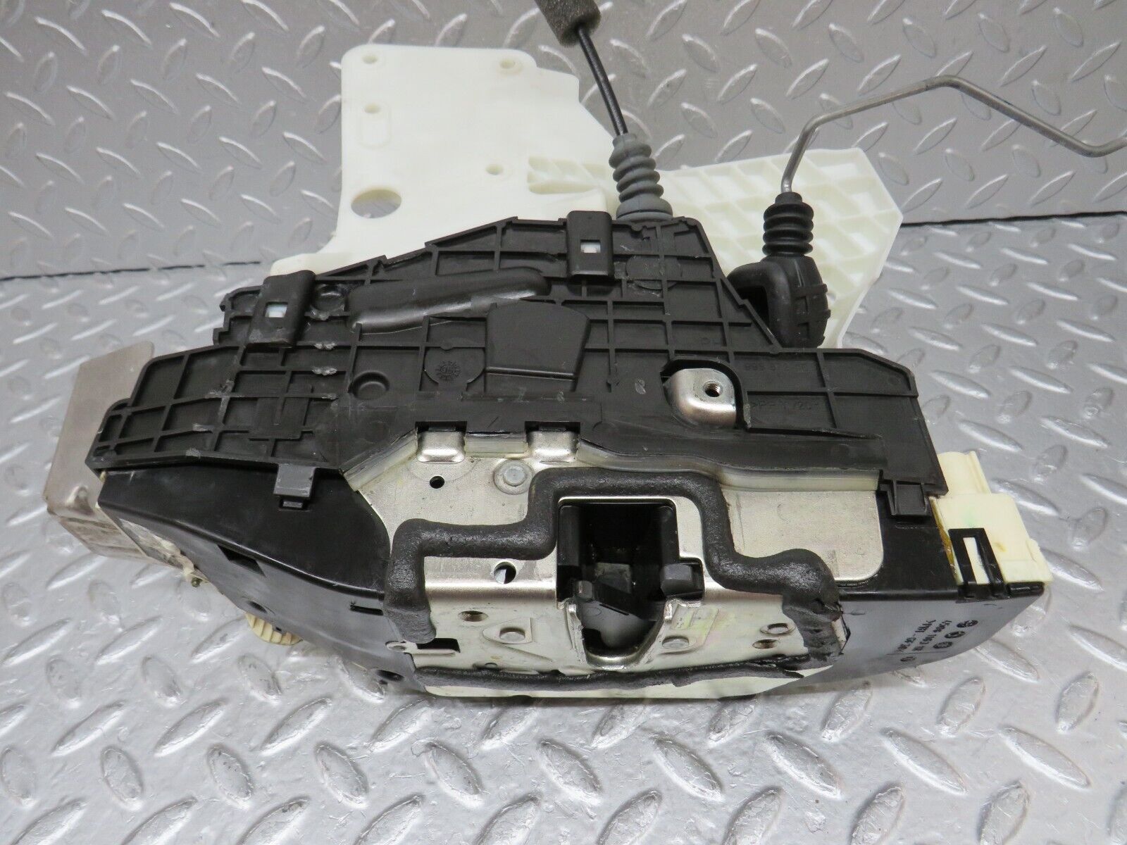 35235 Mercedes-Benz W221 Front Right Door Lock Mechanism 2217202835