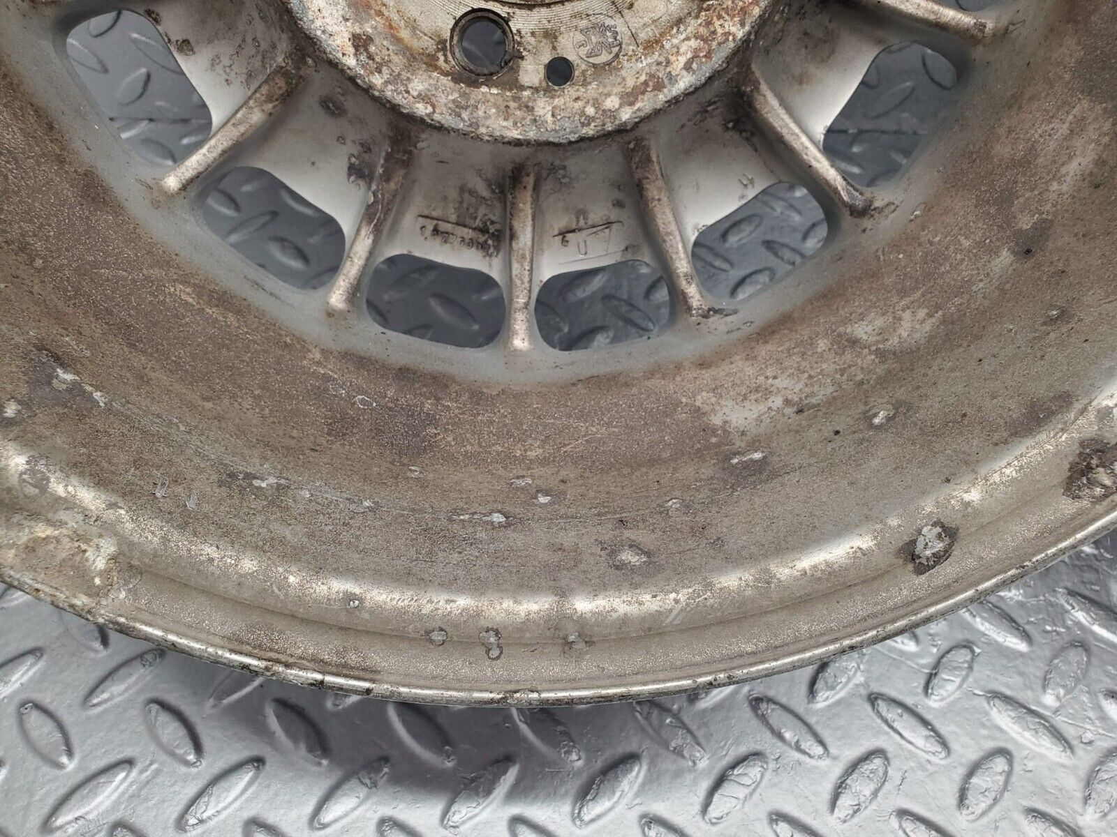 46812 Mercedes-Benz Alloy Wheel Set Mexican Hat 6Jx14H2 ET30 1084000902