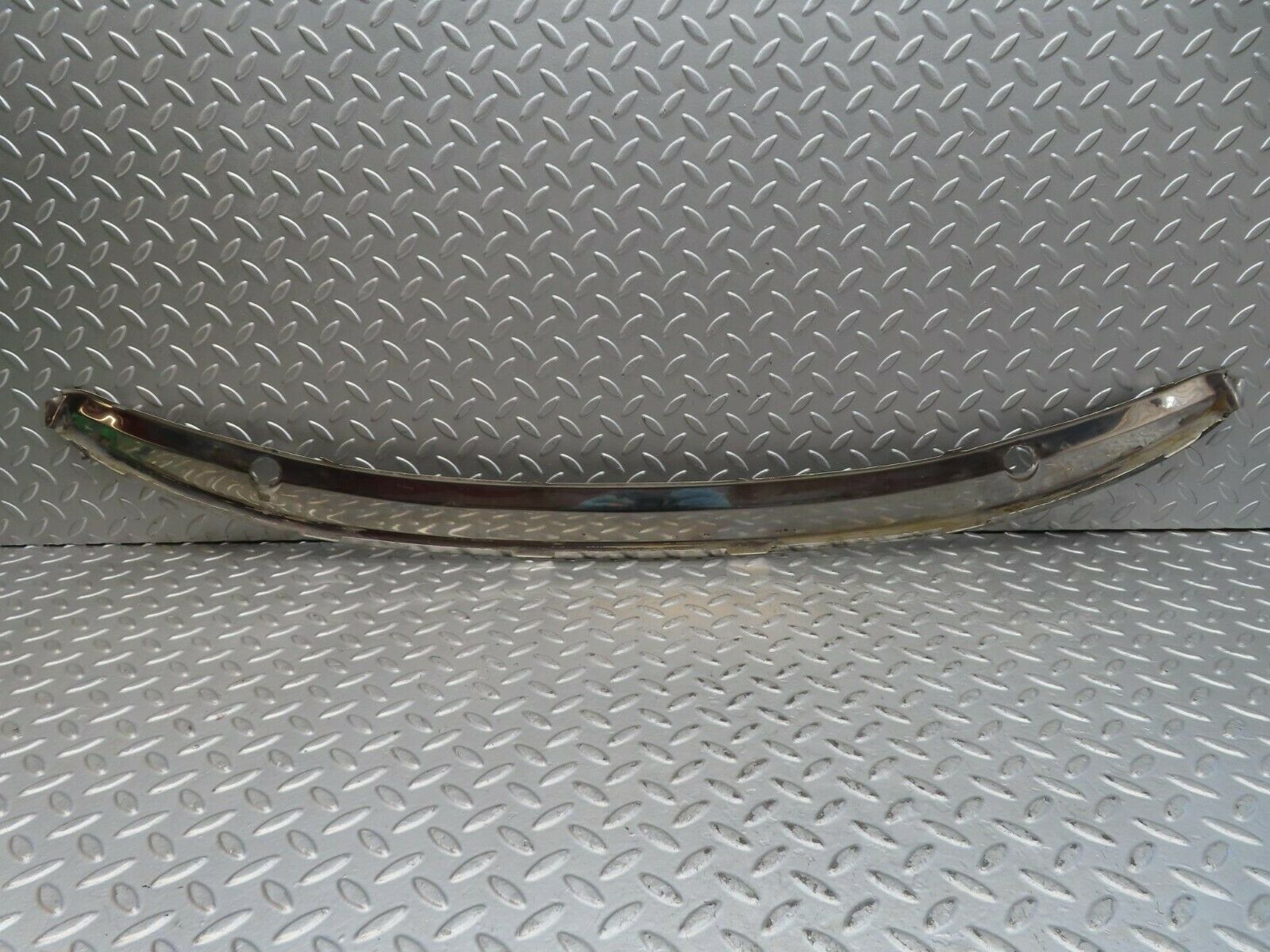 15574 Mercedes-Benz R107 450SL Windscreen Top Chrome Trim