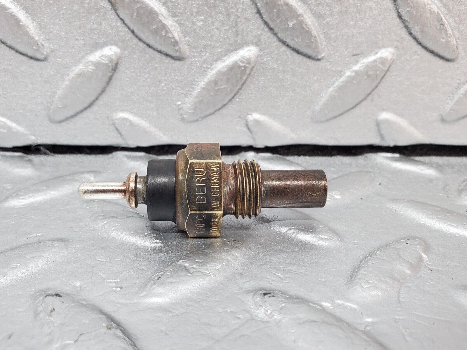 45125 Mercedes-Benz R129 300SL Coupe Coolant Temperature Sensor 0824121001 0055422617