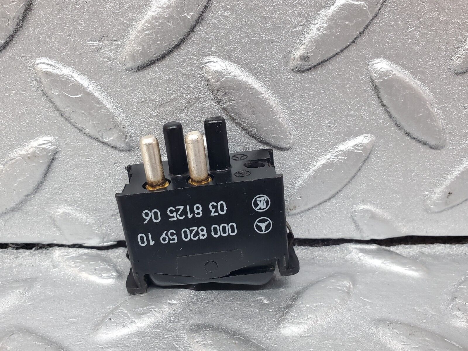 45653 Mercedes-Benz W126 420SE Interior Light Switch 0008205910