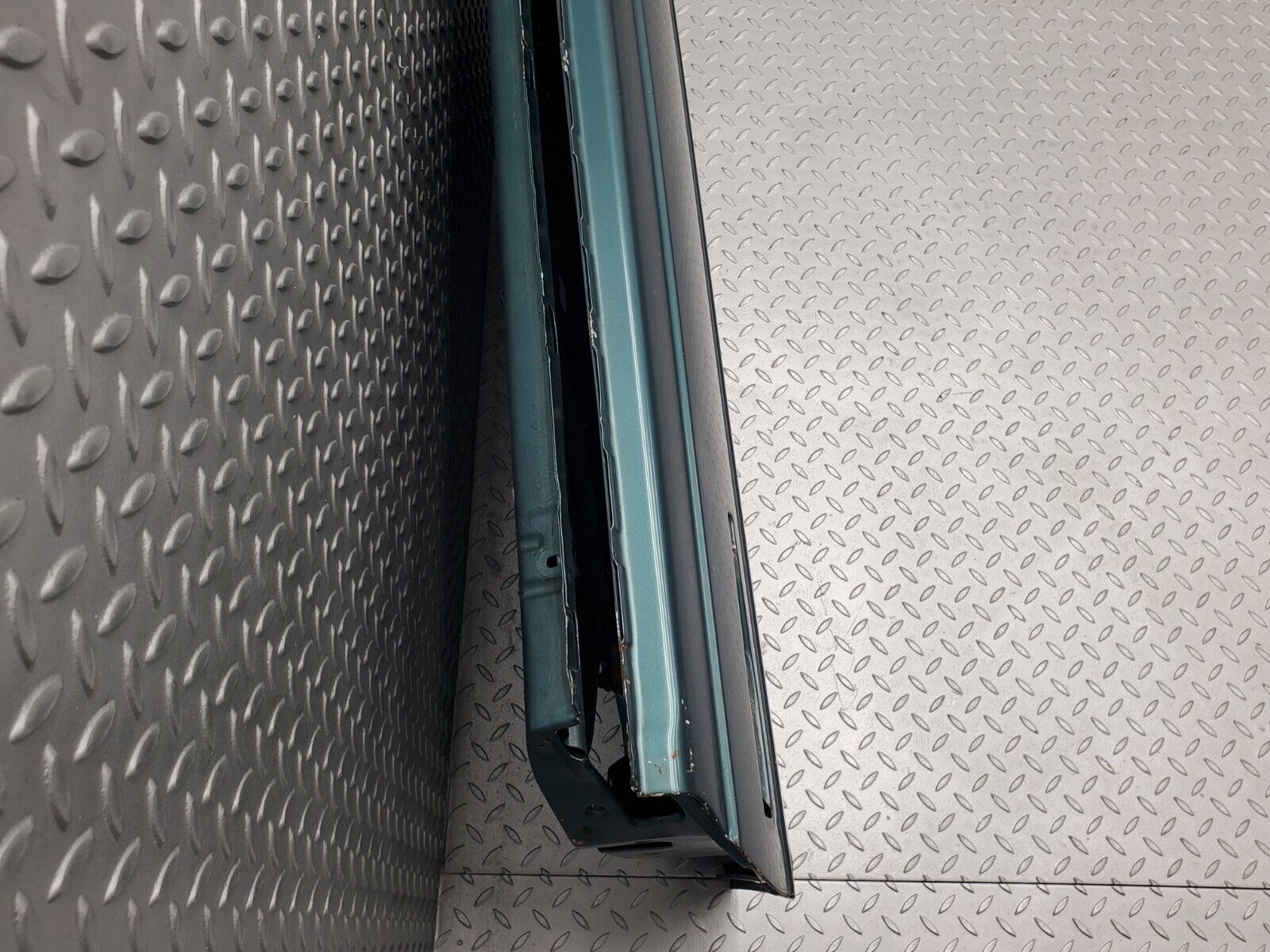 46557 Mercedes-Benz C123 280CE Coupe Left Door