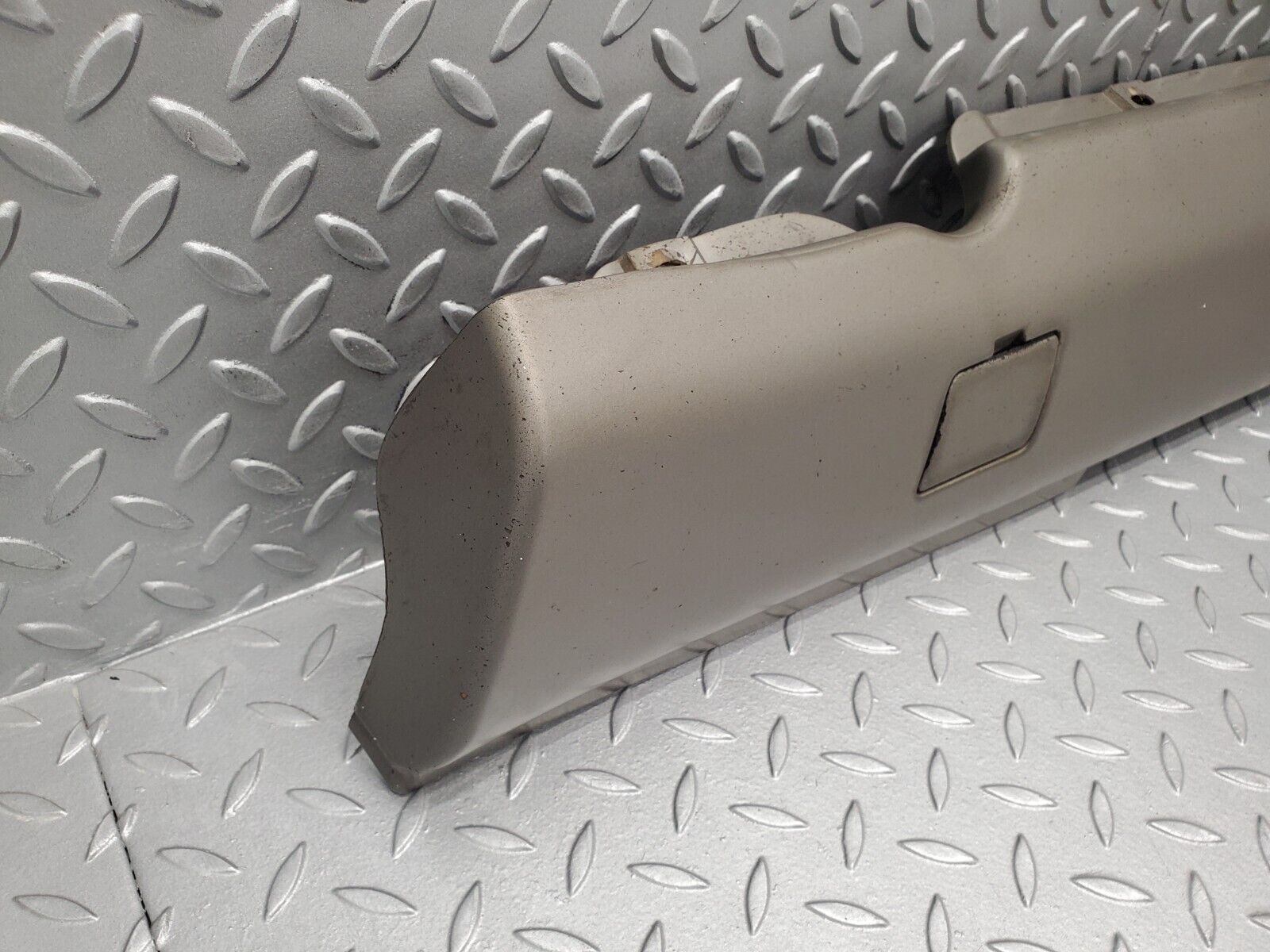 46115 Mercedes-Benz W126 420SE Side Skirt Right 1266905040 1266980430 1266980230