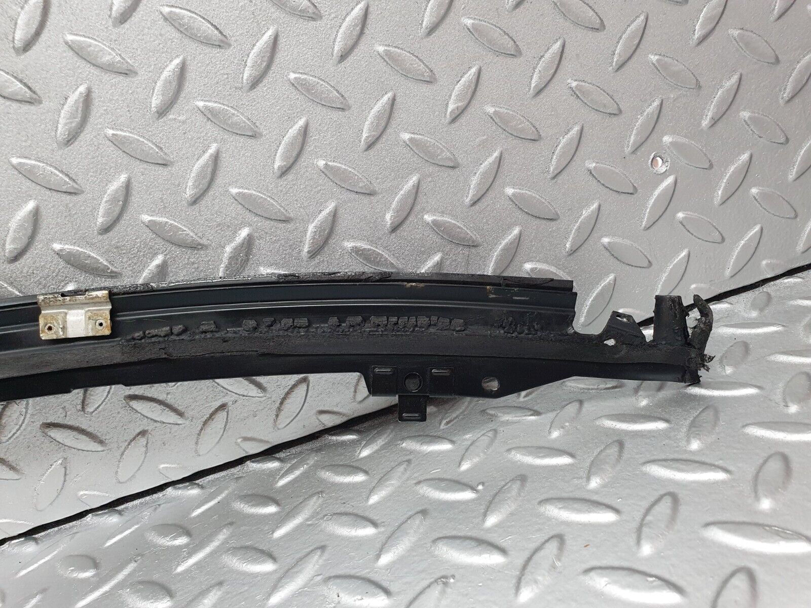 42642 Mercedes-Benz R129 320SL Coupe Front Windscreen Top Moulding Trim