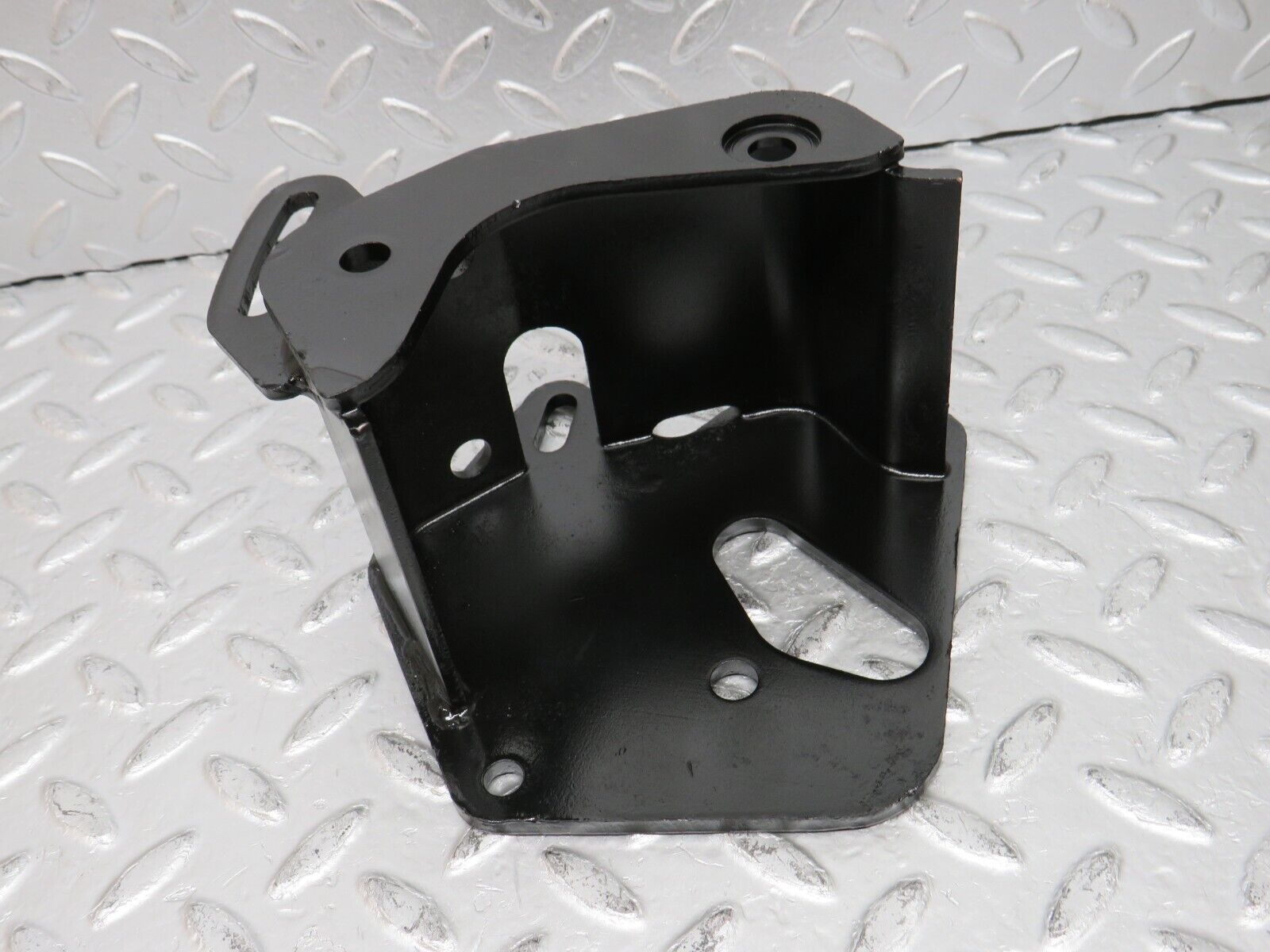 32816 Mercedes-Benz C107 R107 350 V8 Power Steering Pump Bracket