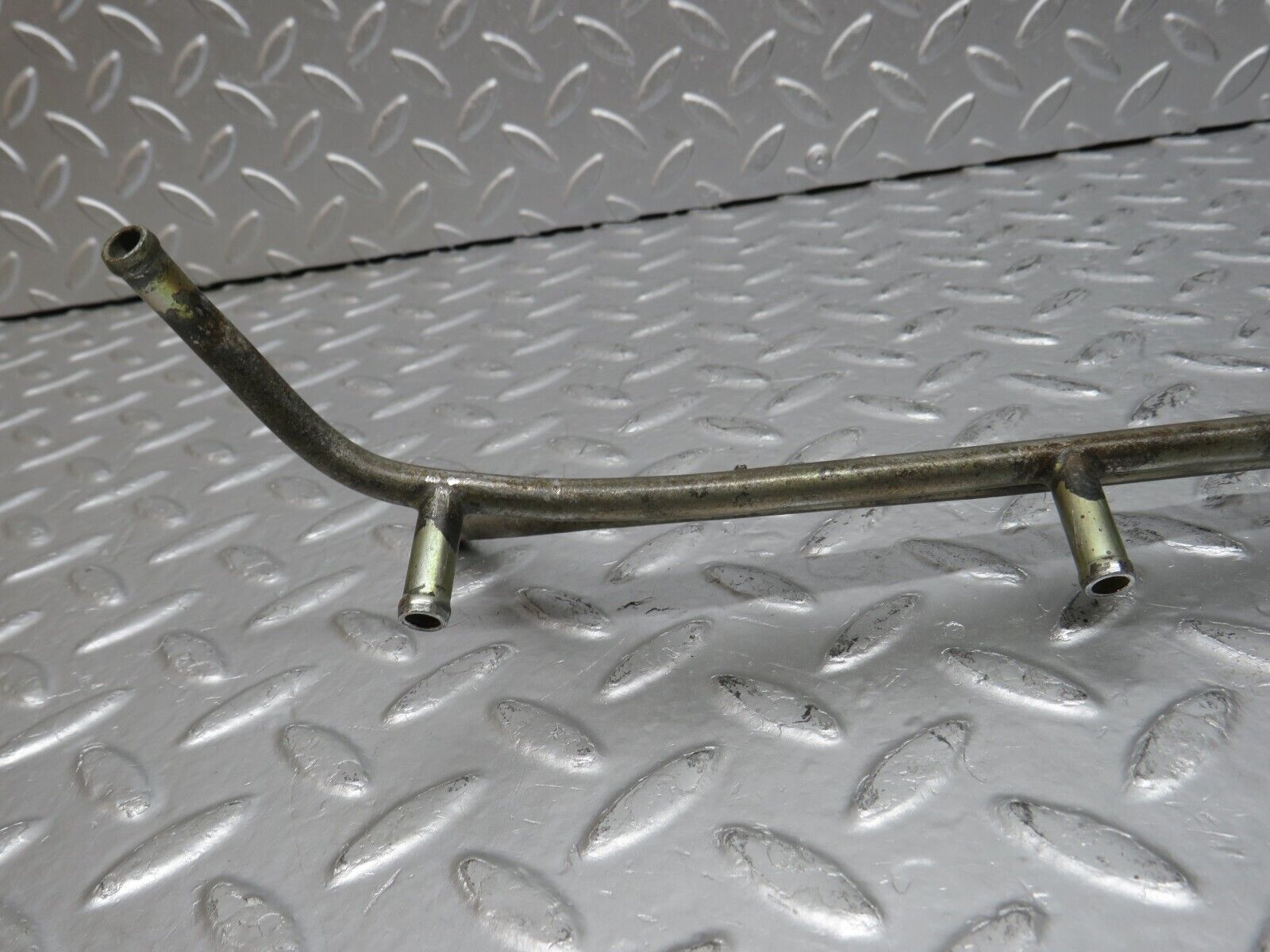 32817 Mercedes-Benz C107 R107 350 V8 Fuel Injector Rail Pipe