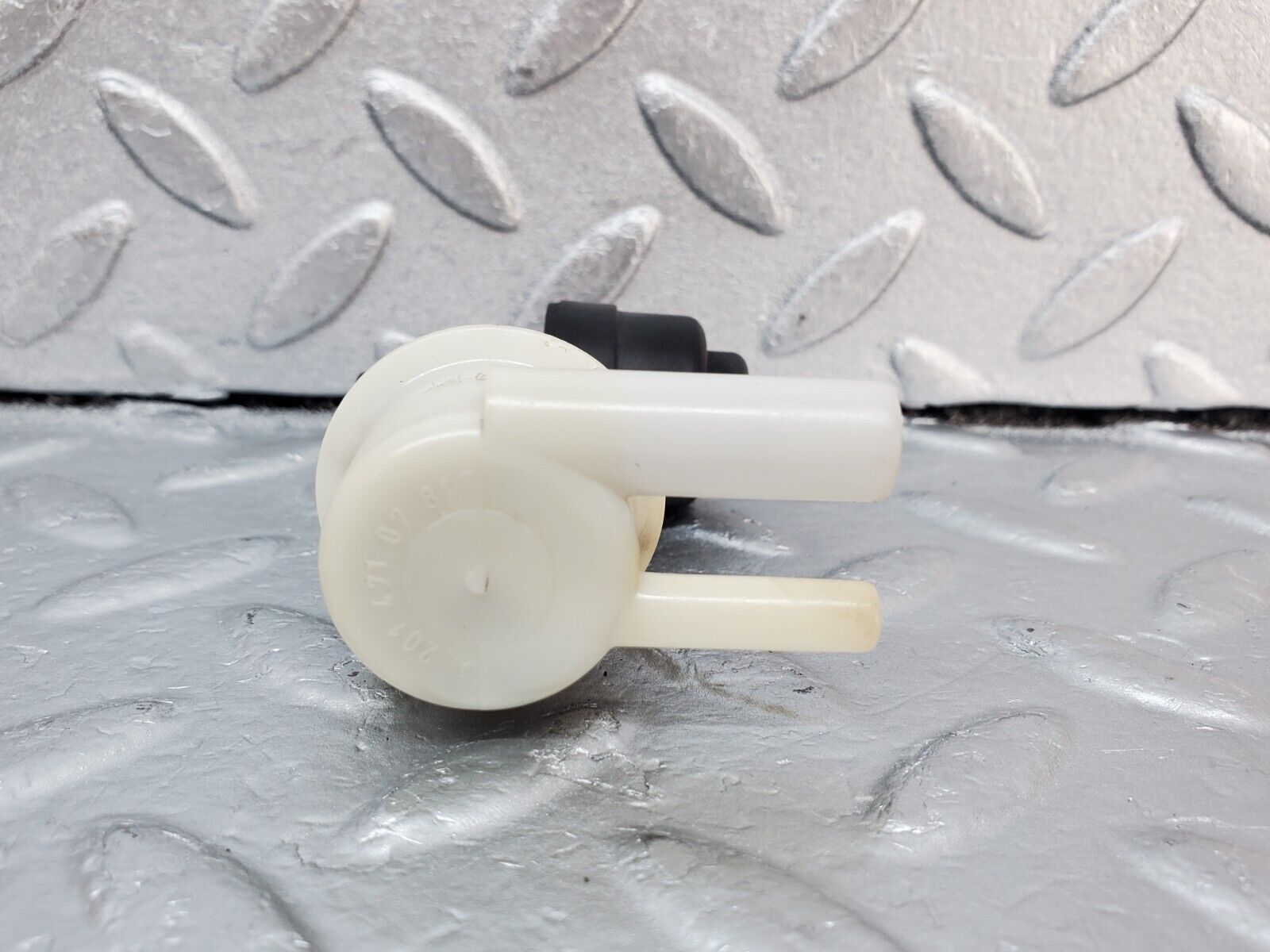 45678 Mercedes-Benz W126 420SE Fuel Vapor Valve 2014710781