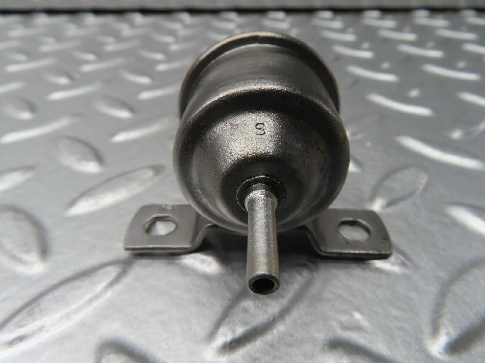 20559 Mercedes-Benz R107 450SL Vacuum Valve Pierburg