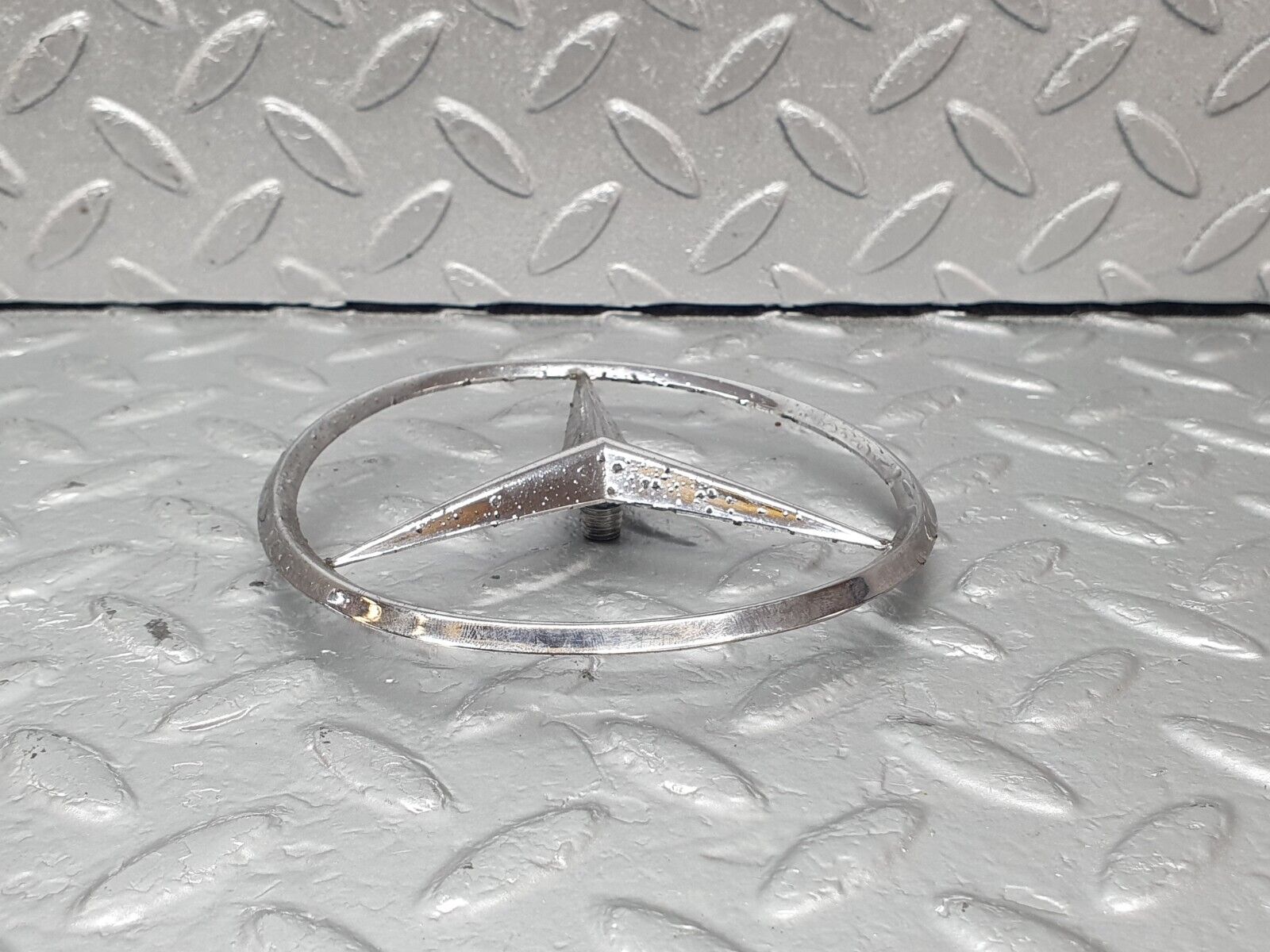 43381 Mercedes-Benz W108 280SE Trunk Lid Badge Emblem 1117585158