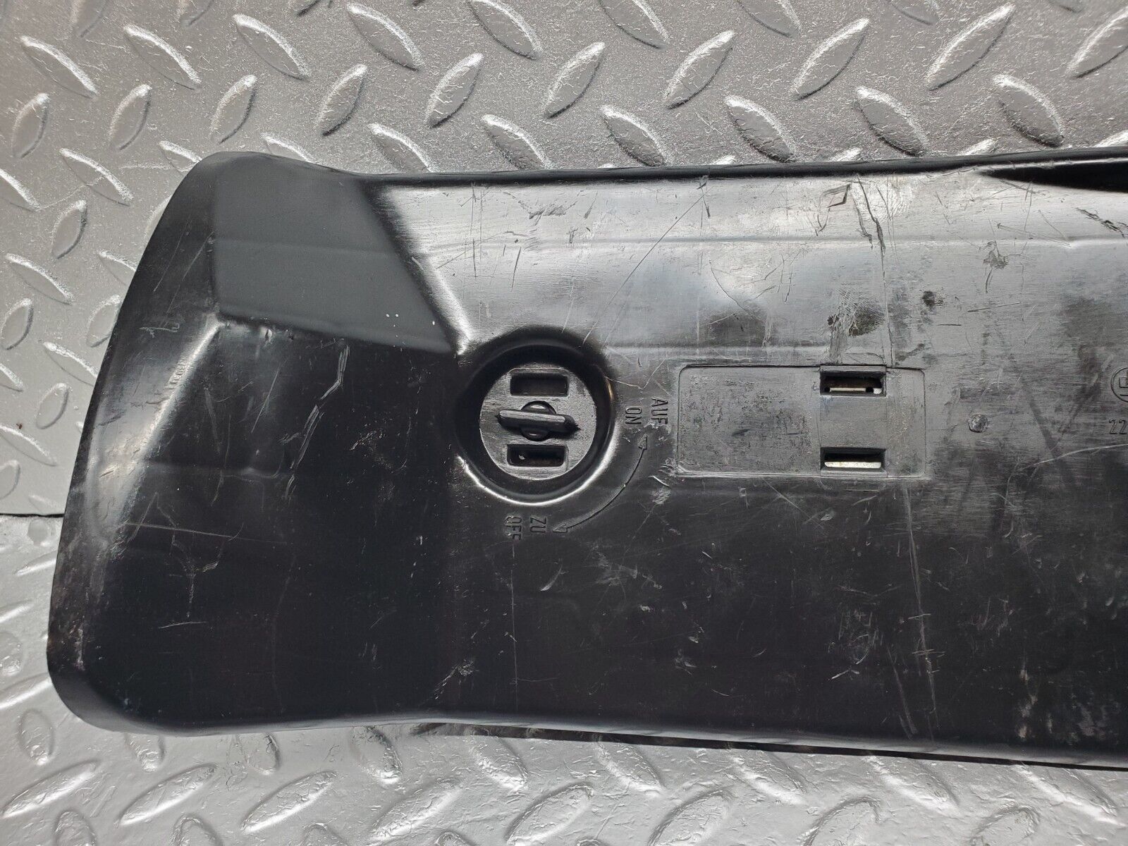 45829 Mercedes-Benz W126 420SE Tail Light & Bulb Holder Right Side 22072