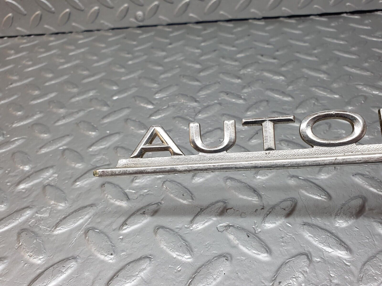 43183 Mercedes-Benz W108 280SE Trunk Badge Emblem Automatic