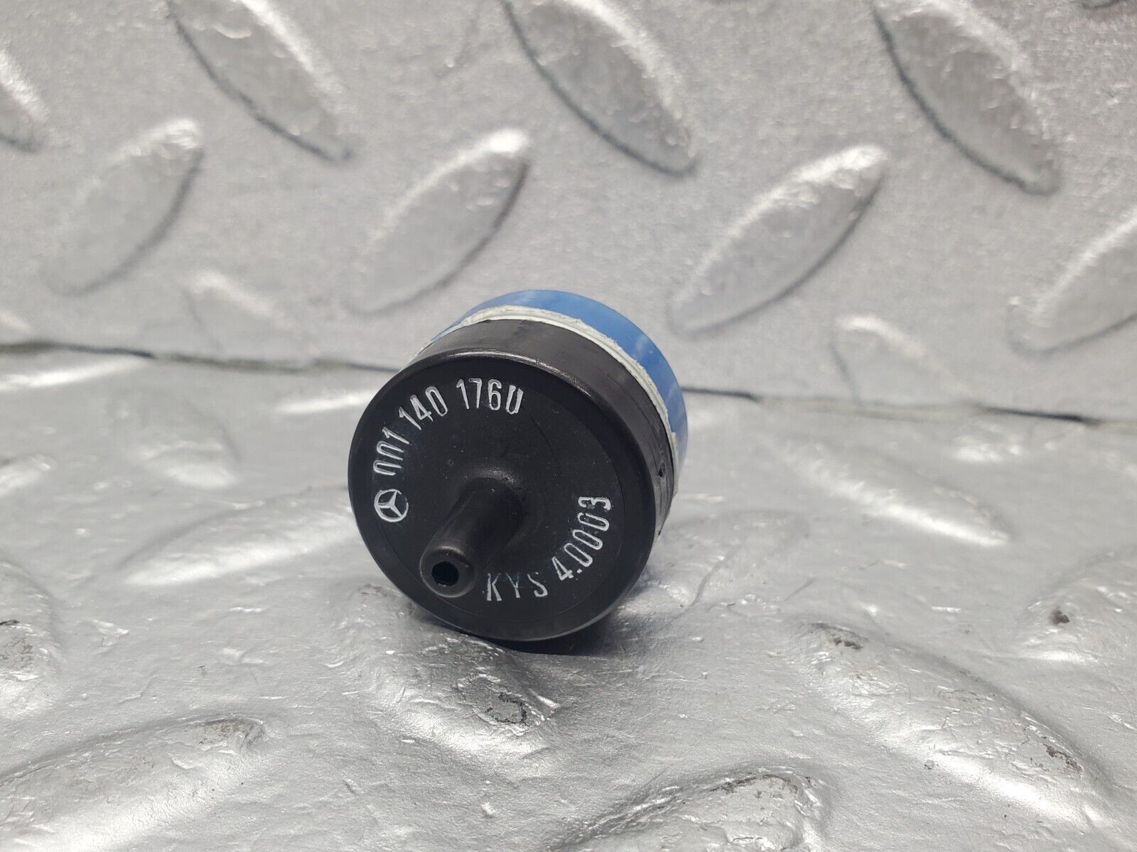 46218 Mercedes-Benz W124 280E Vacuum Check Valve 0011401760