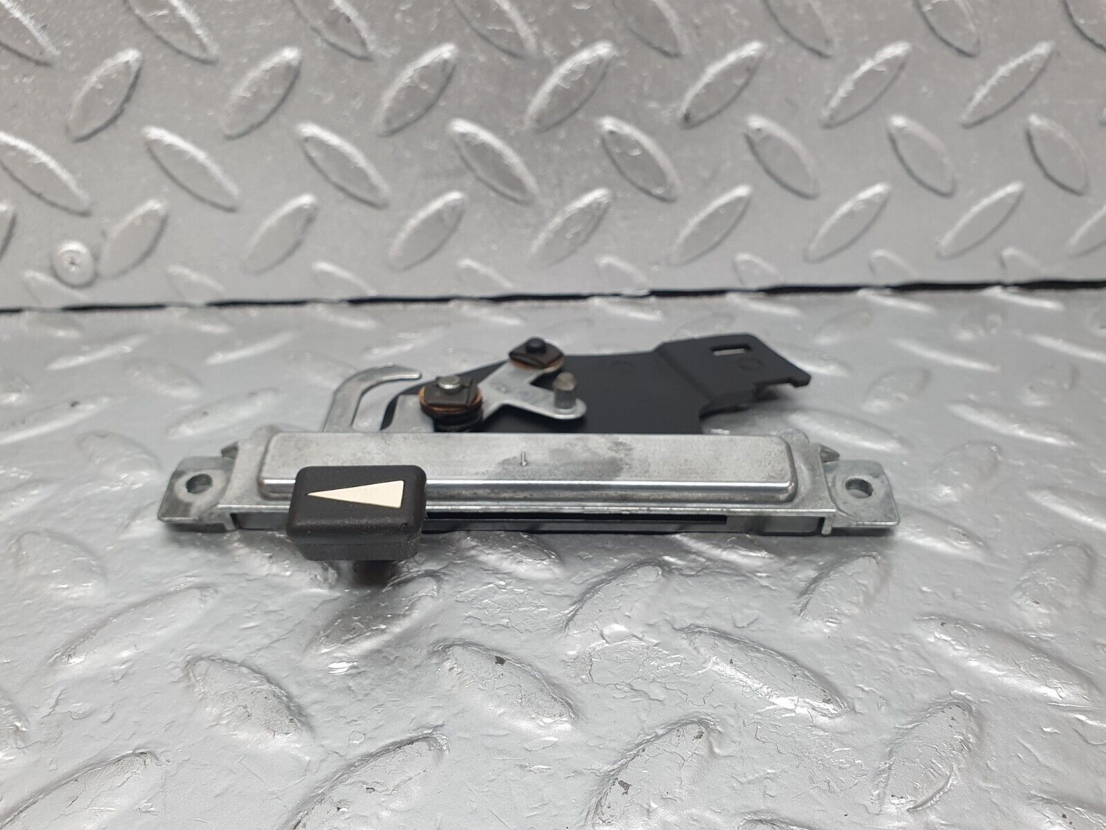 43780 Mercedes-Benz C126 380SEC Coupe Rear Heater Regulator 1268300385