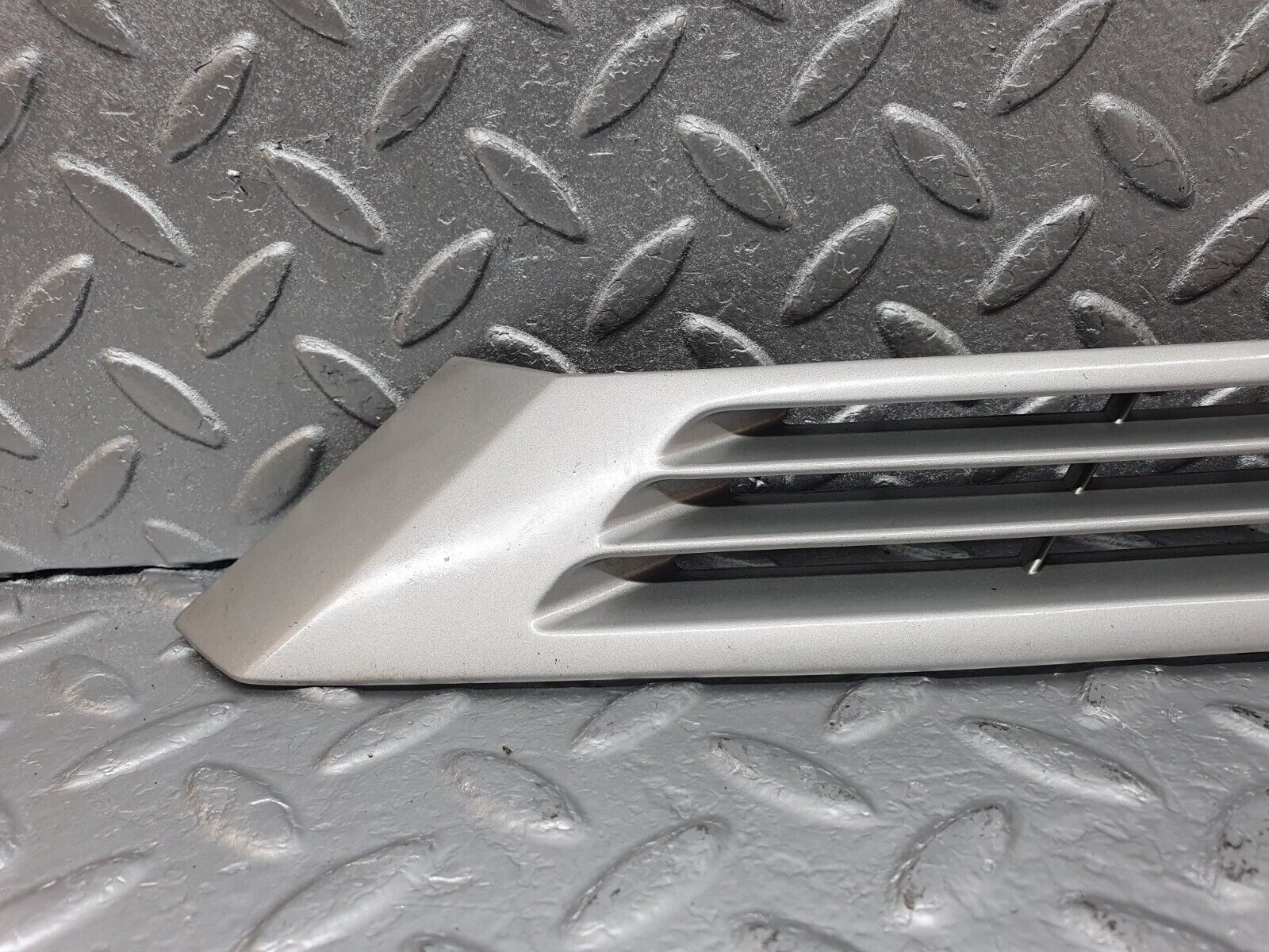 42739 Mercedes-Benz W201 190 2.0L C Pillar Exterior Cover Right Side 2016980289