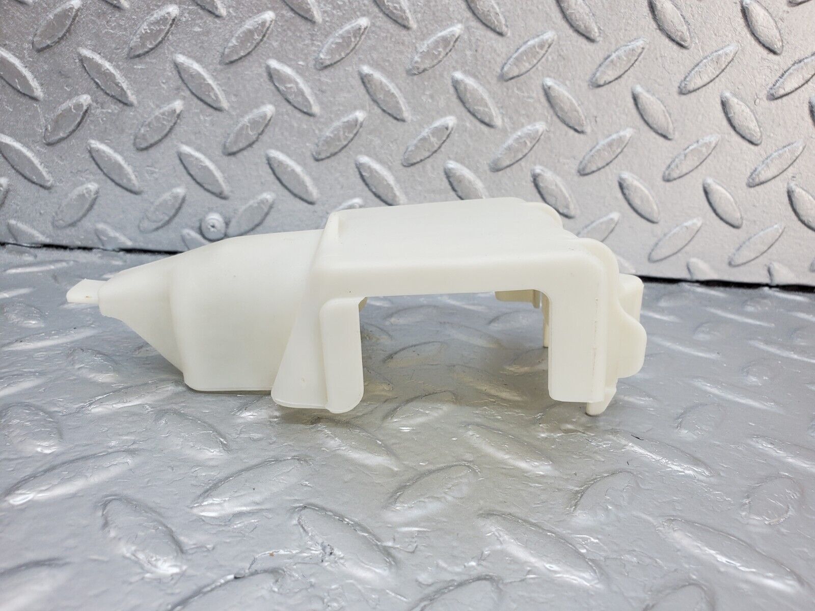 44658 Mercedes-Benz W124 220E Rear Door Lock Vacuum Actuator Cover 1248050590