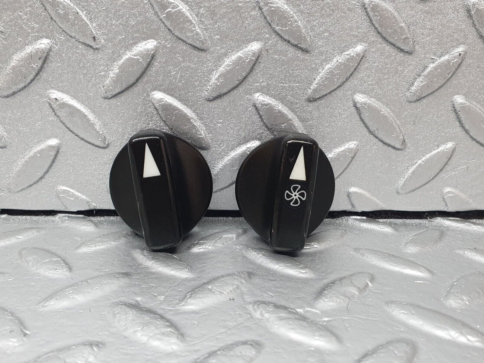 43658 Mercedes-Benz C126 380SEC Coupe Heater Control Knob Pair