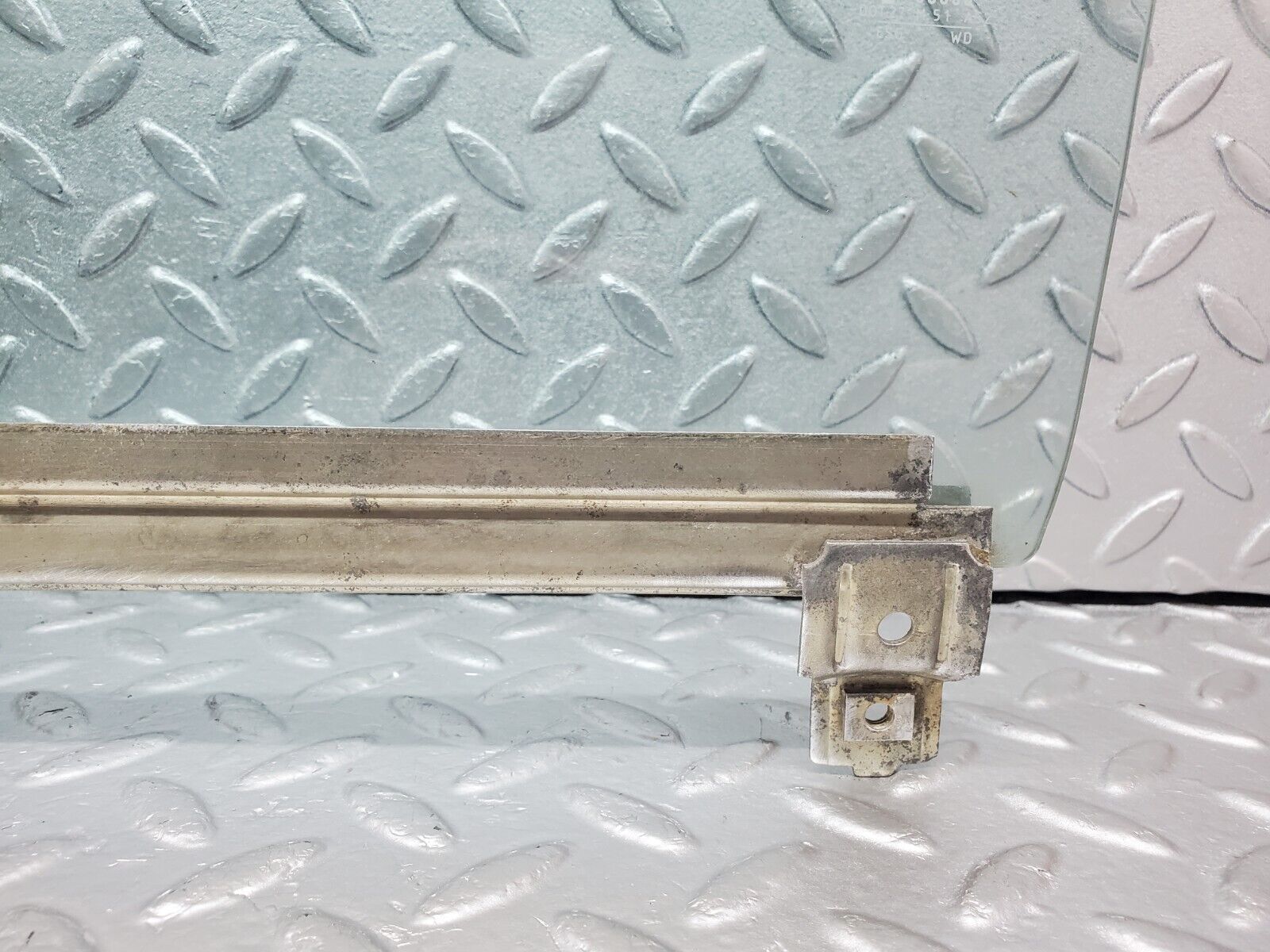 44365 Mercedes-Benz W123 280E Front Left Door Window Glass