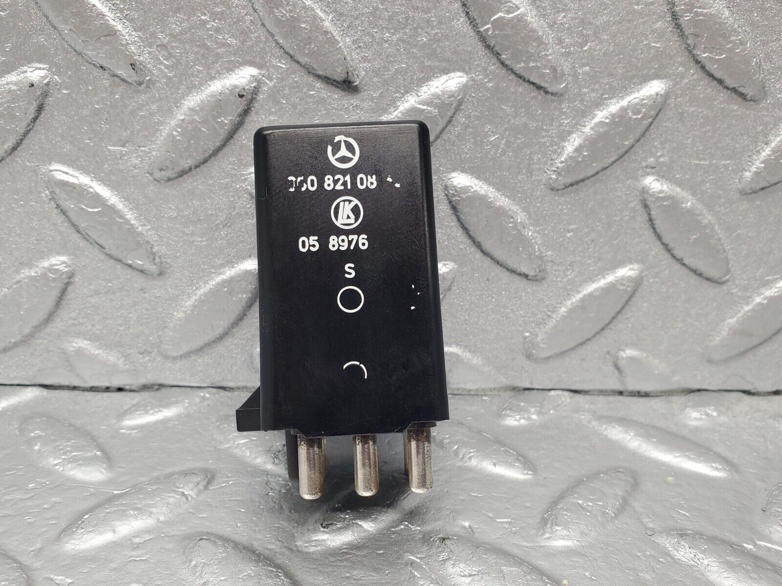 46488 Mercedes-Benz C123 280CE Coupe Intermittent Wiper Relay 0008210863