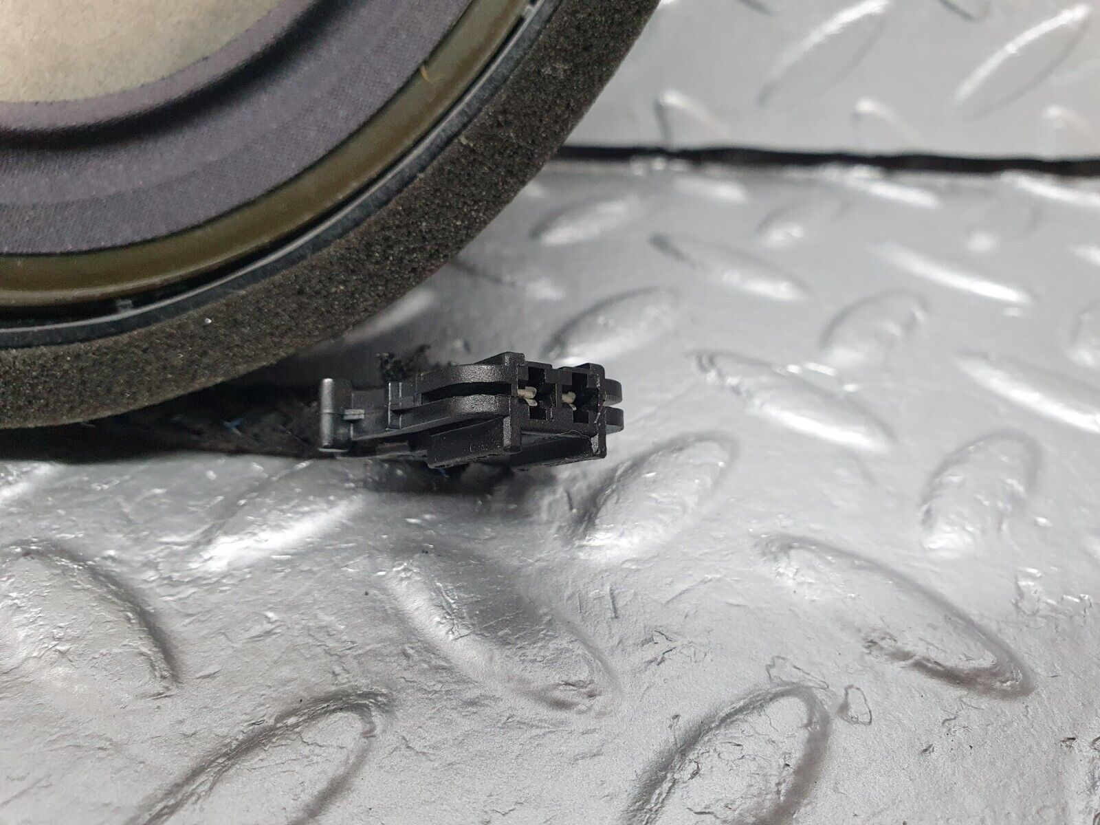 41809 Mercedes-Benz W202 C200 Front Door Loudspeaker Left 2028209502