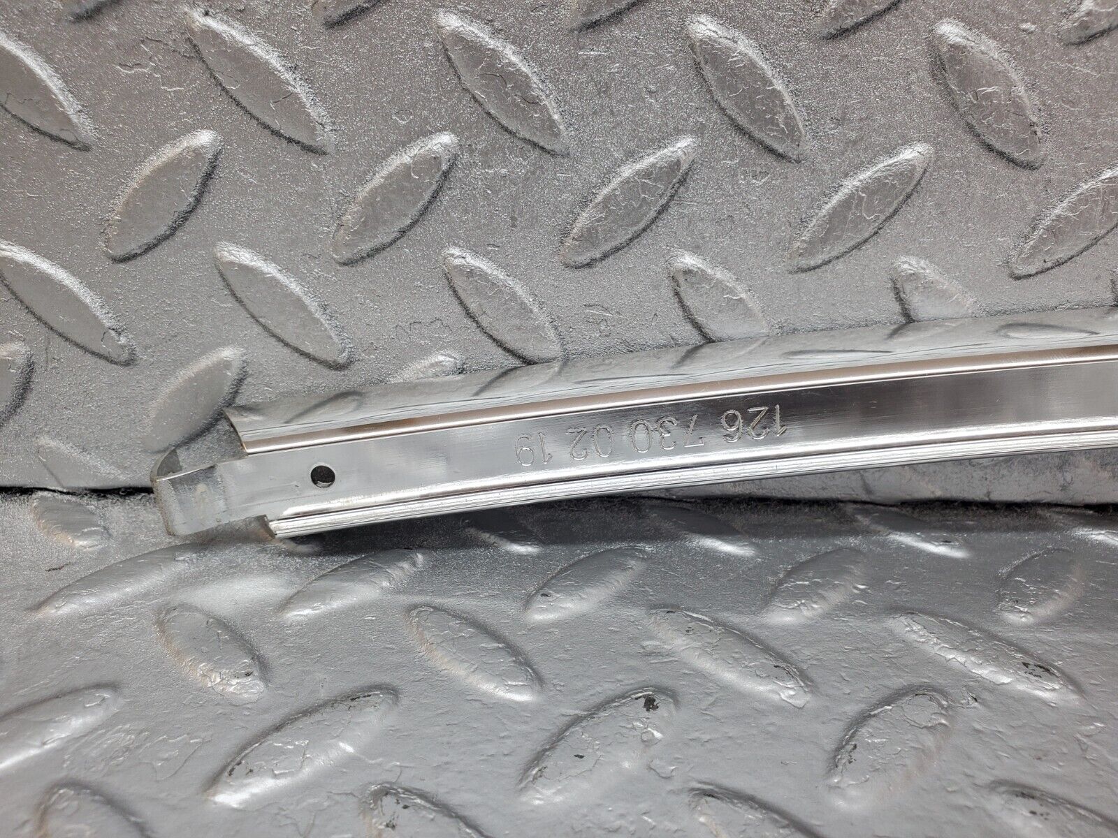 45814 Mercedes-Benz W126 420SE Rear Right Chrome Window Channel 1267300219