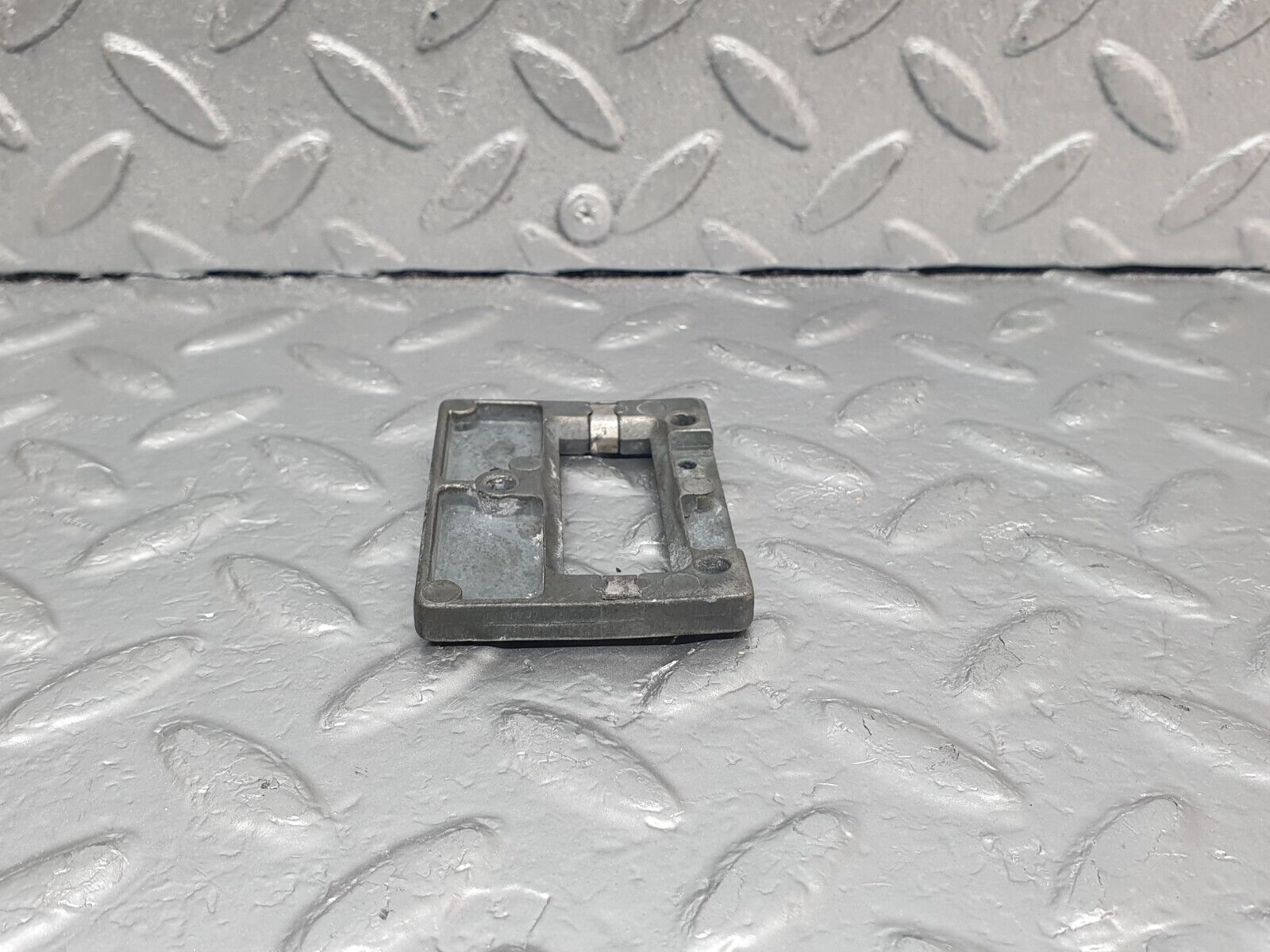 43416 Mercedes-Benz C126 380SEC Coupe Rear View Mirror Bracket