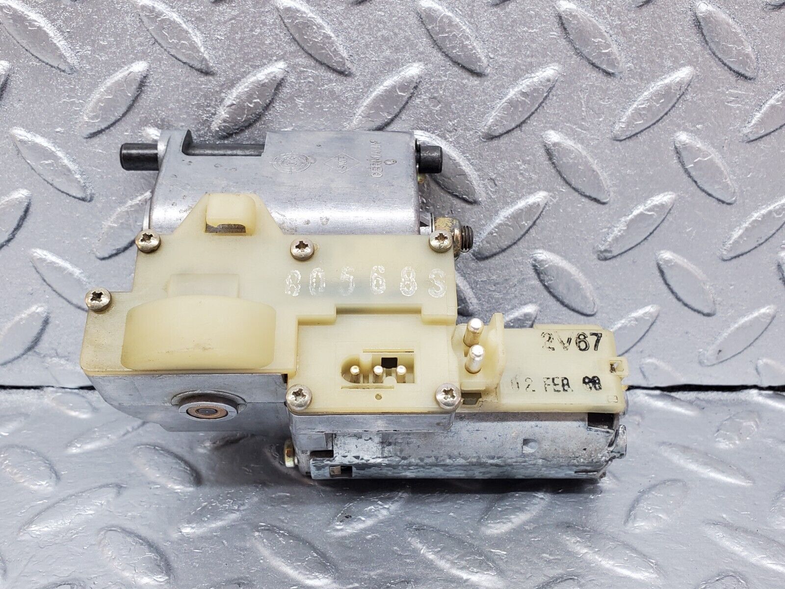 45637 Mercedes-Benz W126 420SE Steering Column Adjustment Motor 1264600325