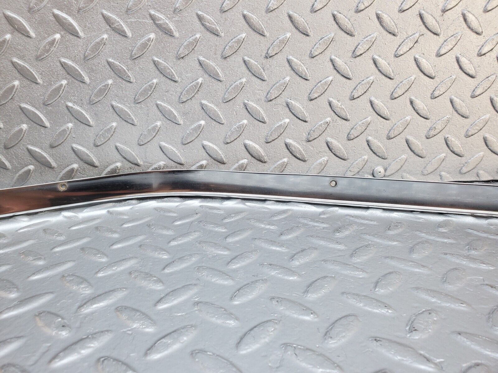 45995 Mercedes-Benz W126 420SE Roof Chrome Trim Right Side
