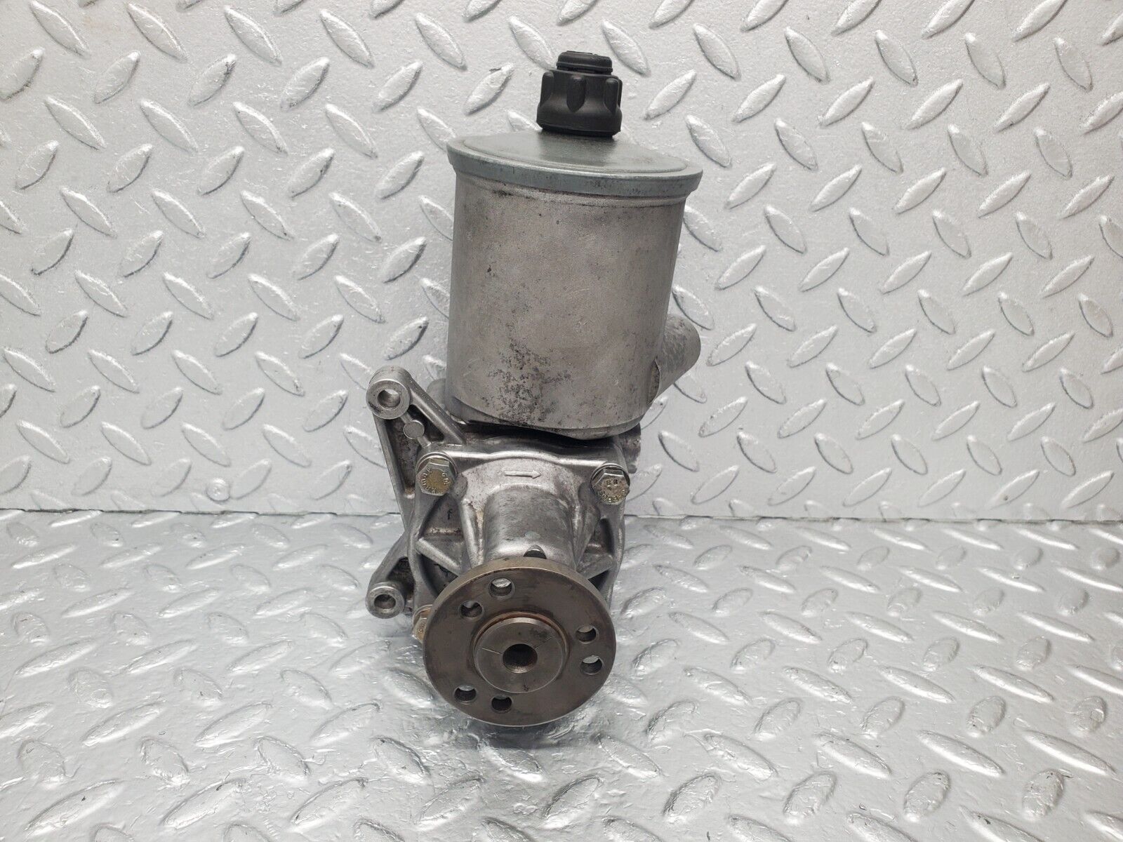 46157 Mercedes-Benz W124 280E Power Steering Pump 2104662001